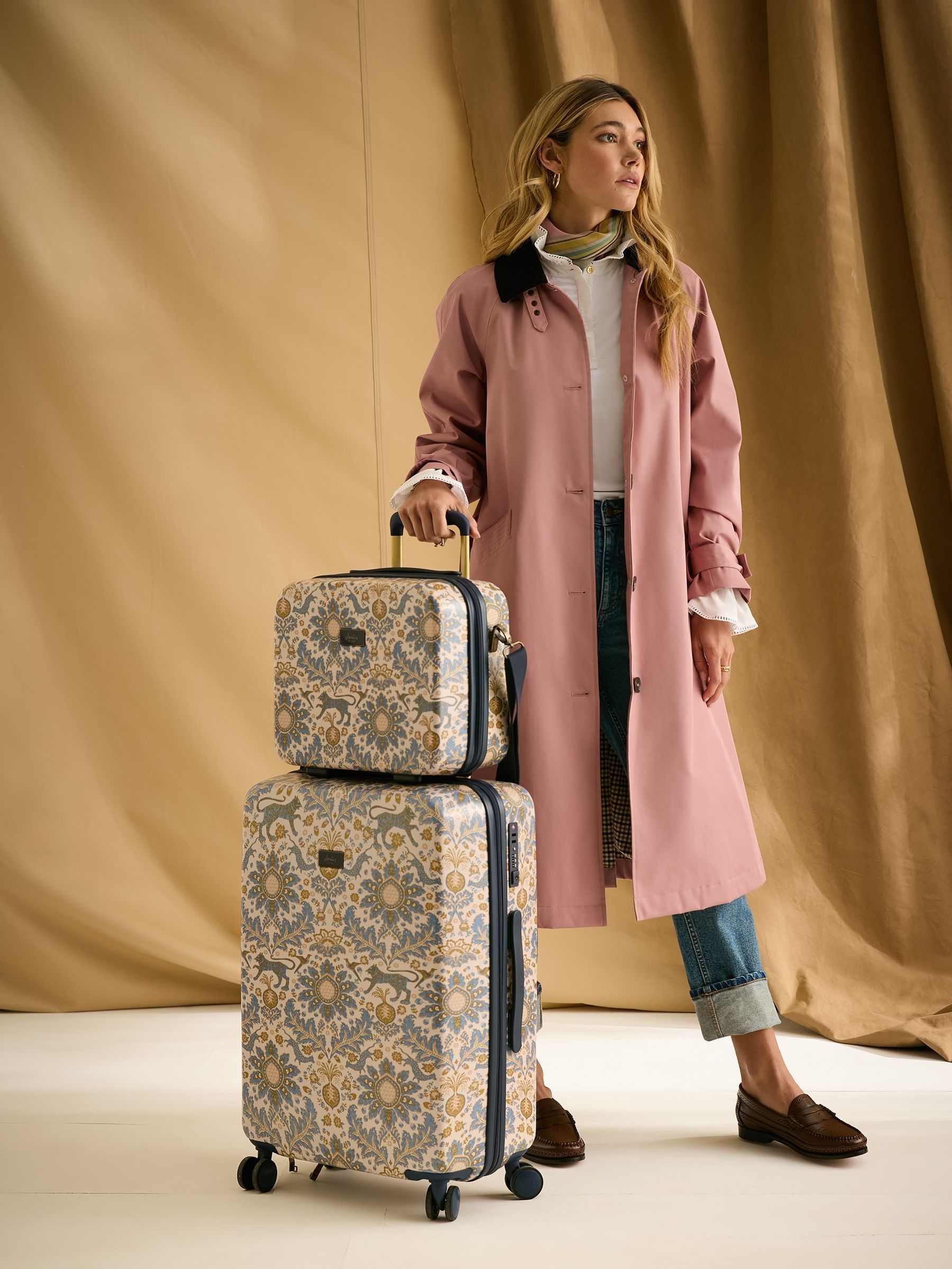 Damask Print Hard Shell Vanity Case - Image 2 of 10