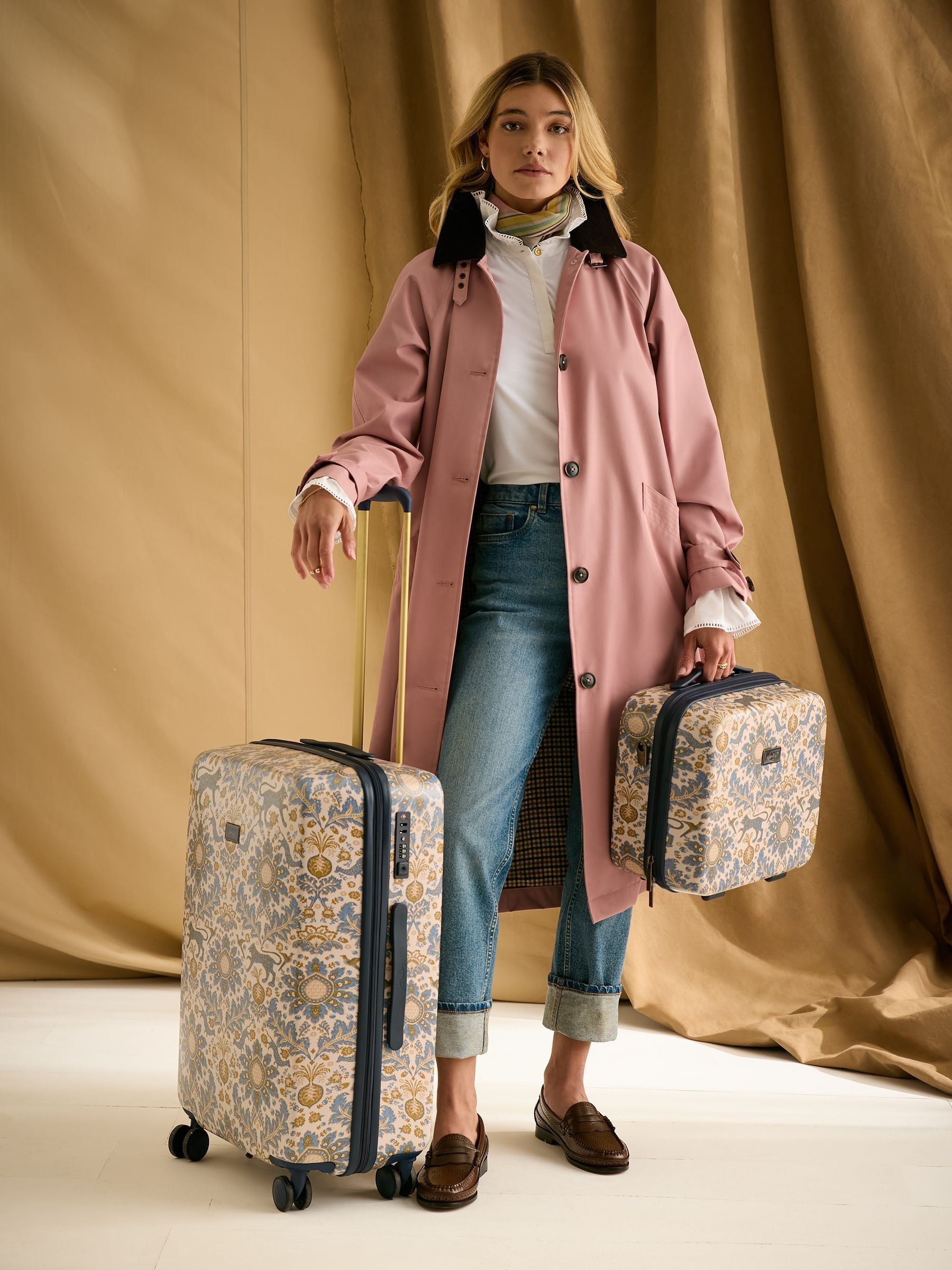 Damask Print Hard Shell Vanity Case - Image 4 of 10
