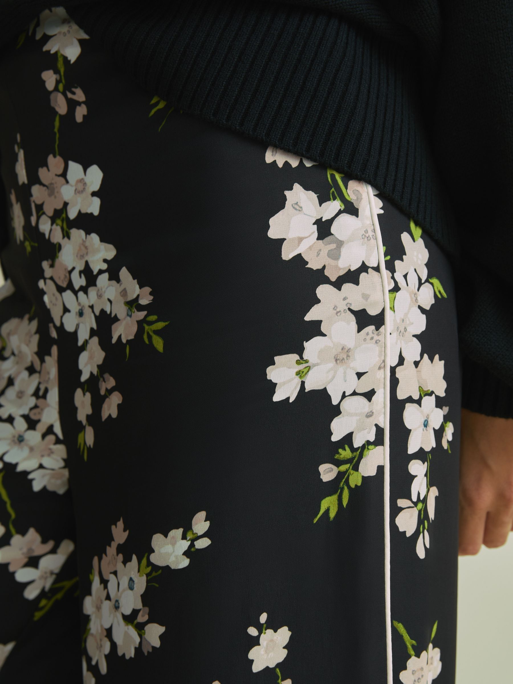 Florere High Rise Wide Leg Trousers in Black - Image 6 of 7