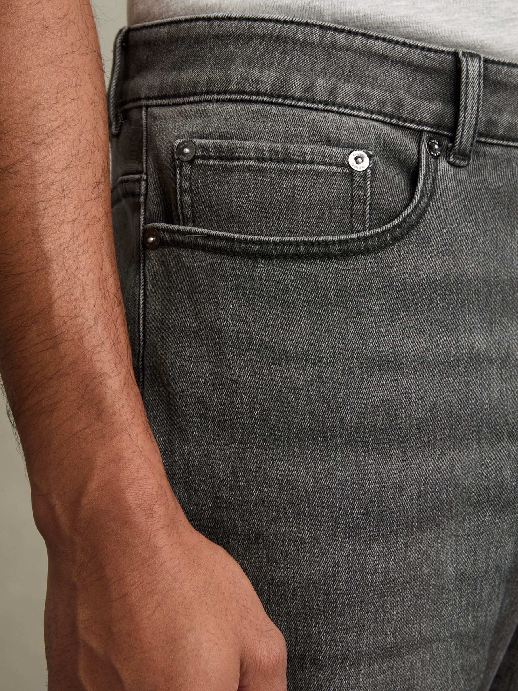 Relaxed-Fit Cropped Jeans in Washed Black - Image 4 of 6