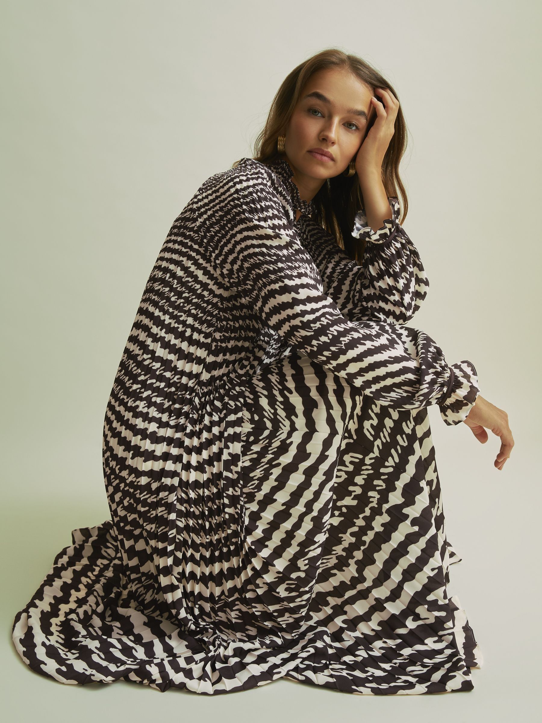 Florere Pleated Frill Midi Dress in Chocolate - Image 3 of 8