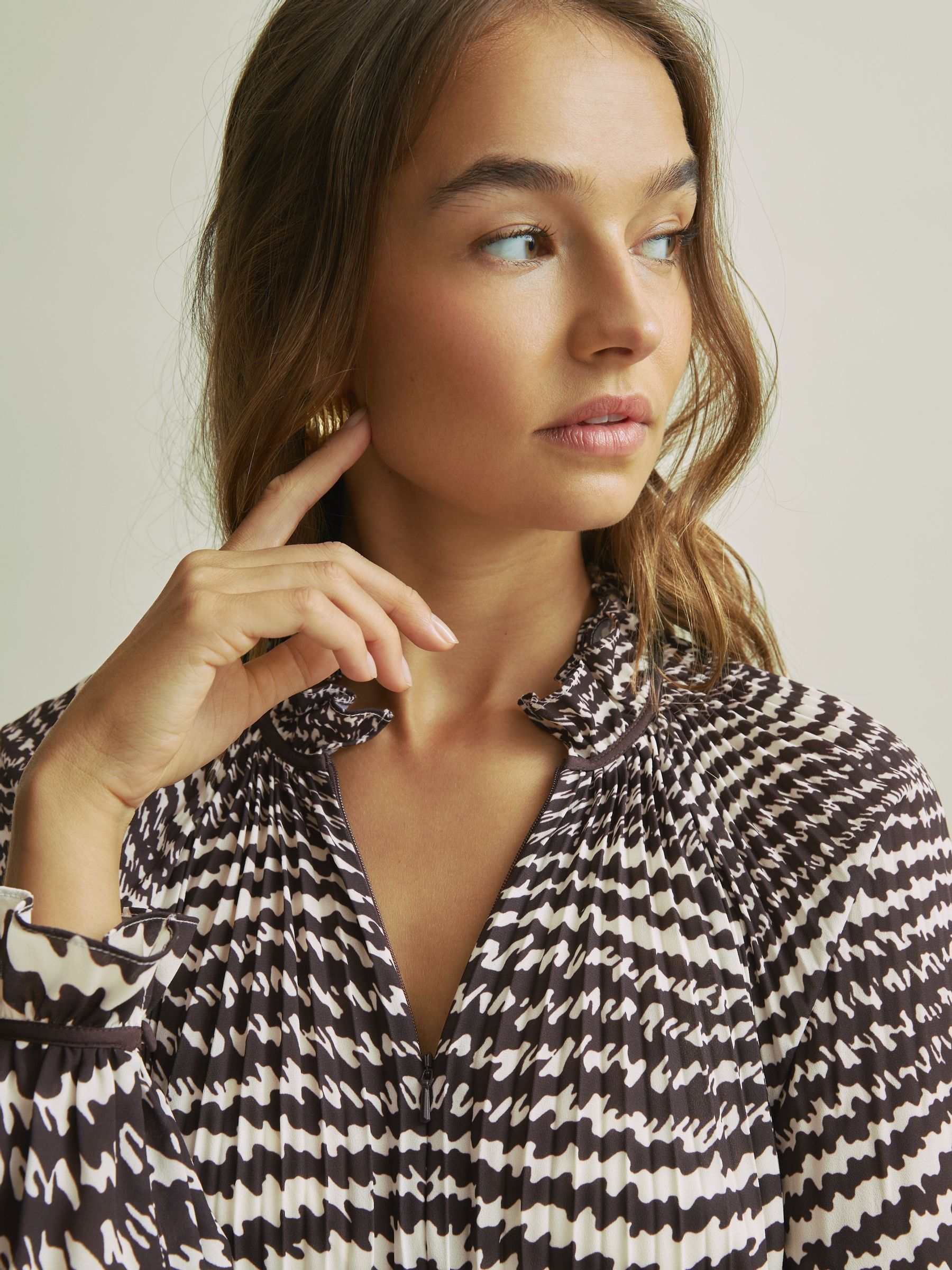 Florere Pleated Frill Midi Dress in Chocolate - Image 6 of 8