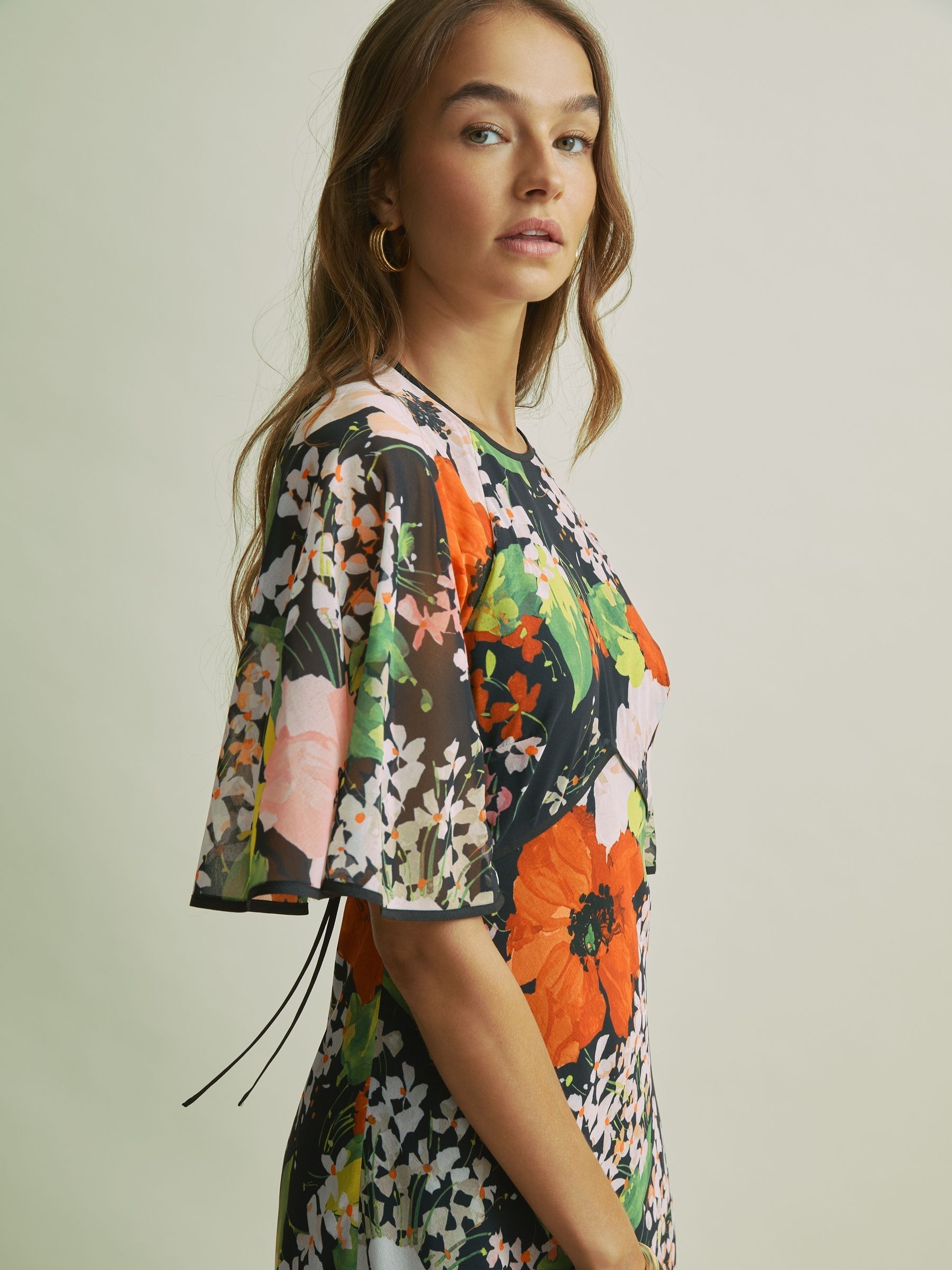 Florere Cape Detail Midi Dress in Multi - Image 3 of 7