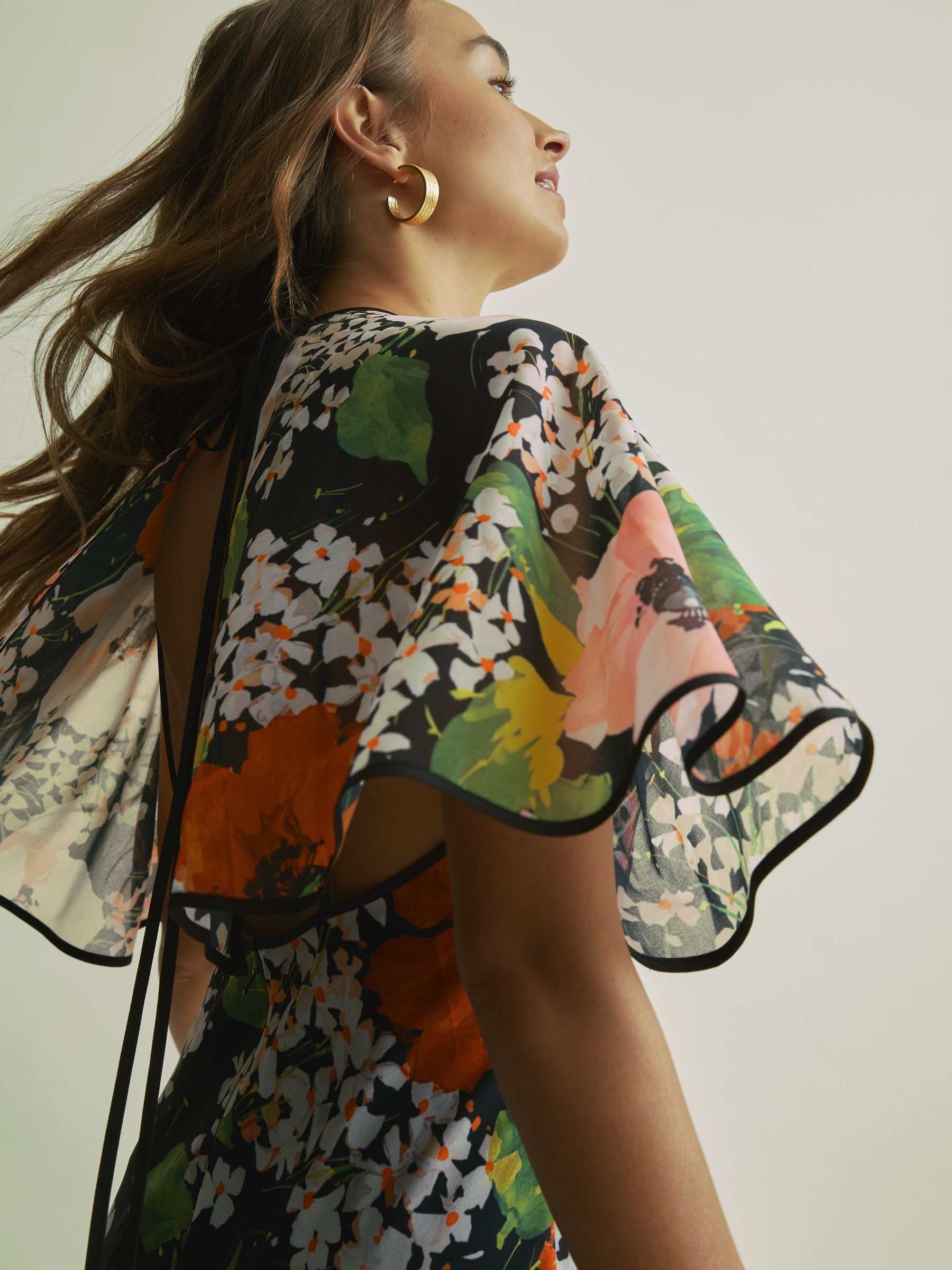 Florere Cape Detail Midi Dress in Multi - Image 4 of 7