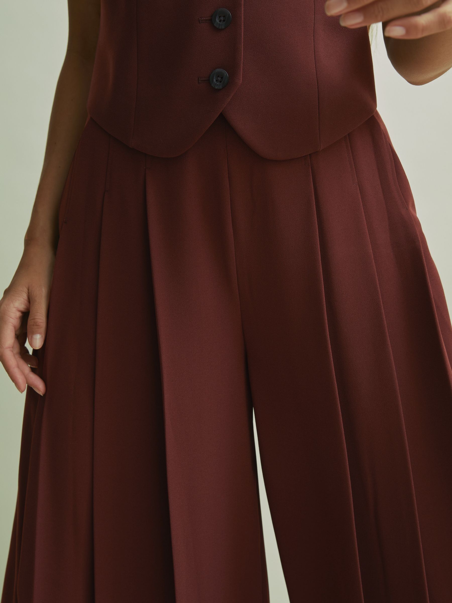 Florere Pleated Wide Leg Trousers in Burgundy - Image 3 of 6