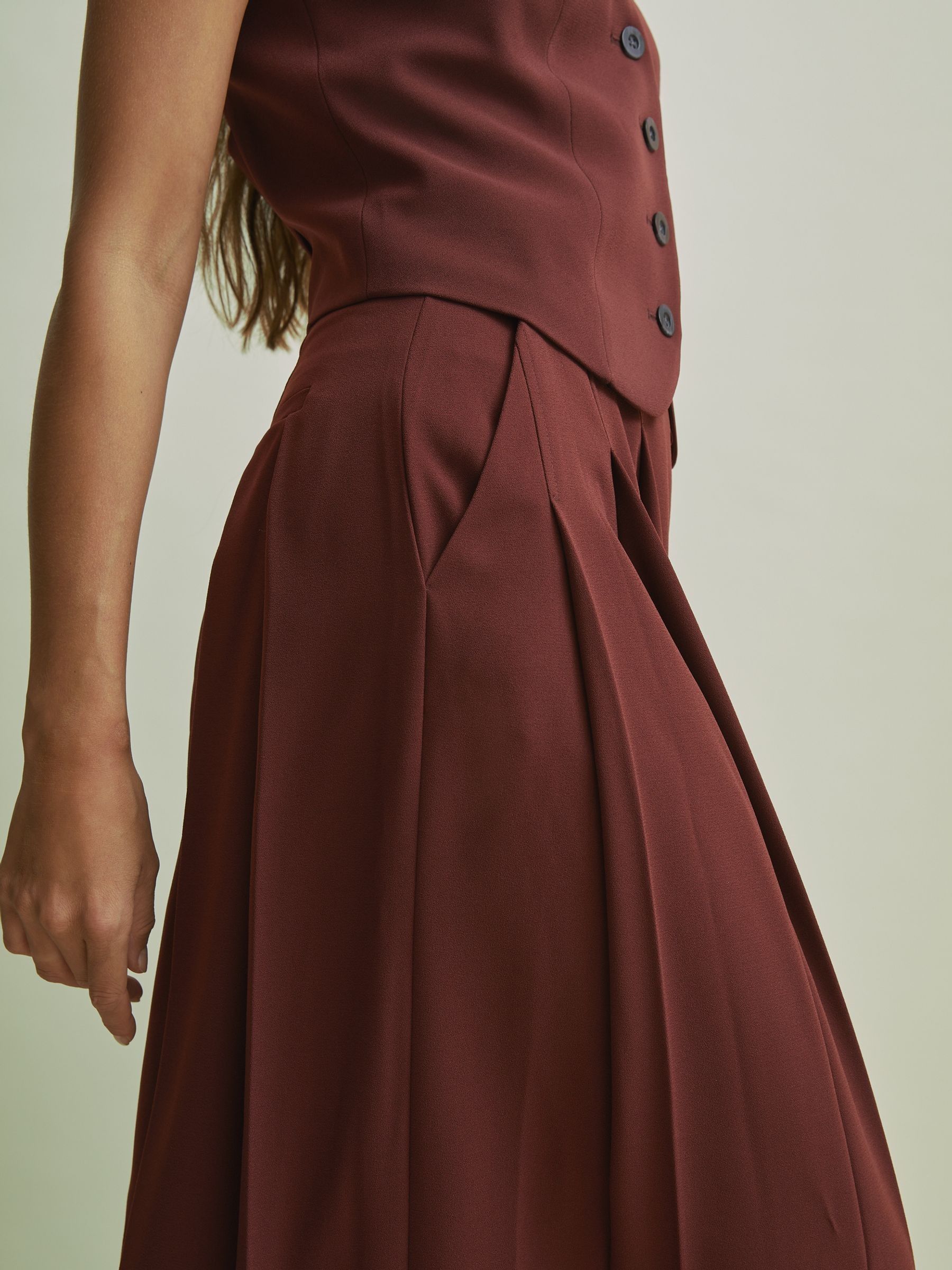 Florere Pleated Wide Leg Trousers in Burgundy - Image 4 of 6
