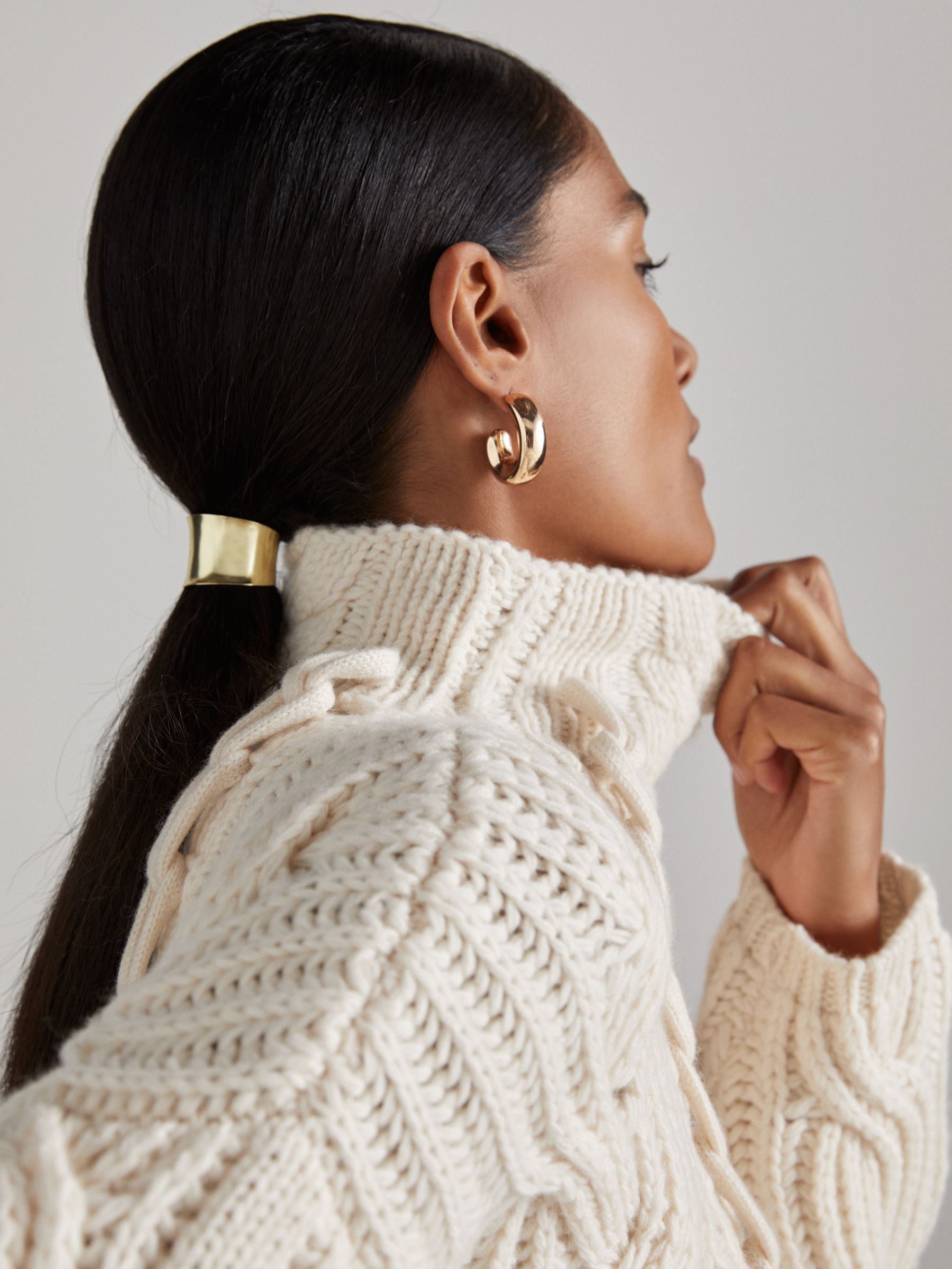 Atelier Wool and Cashmere Cabled Jumper in Cream - Image 4 of 7