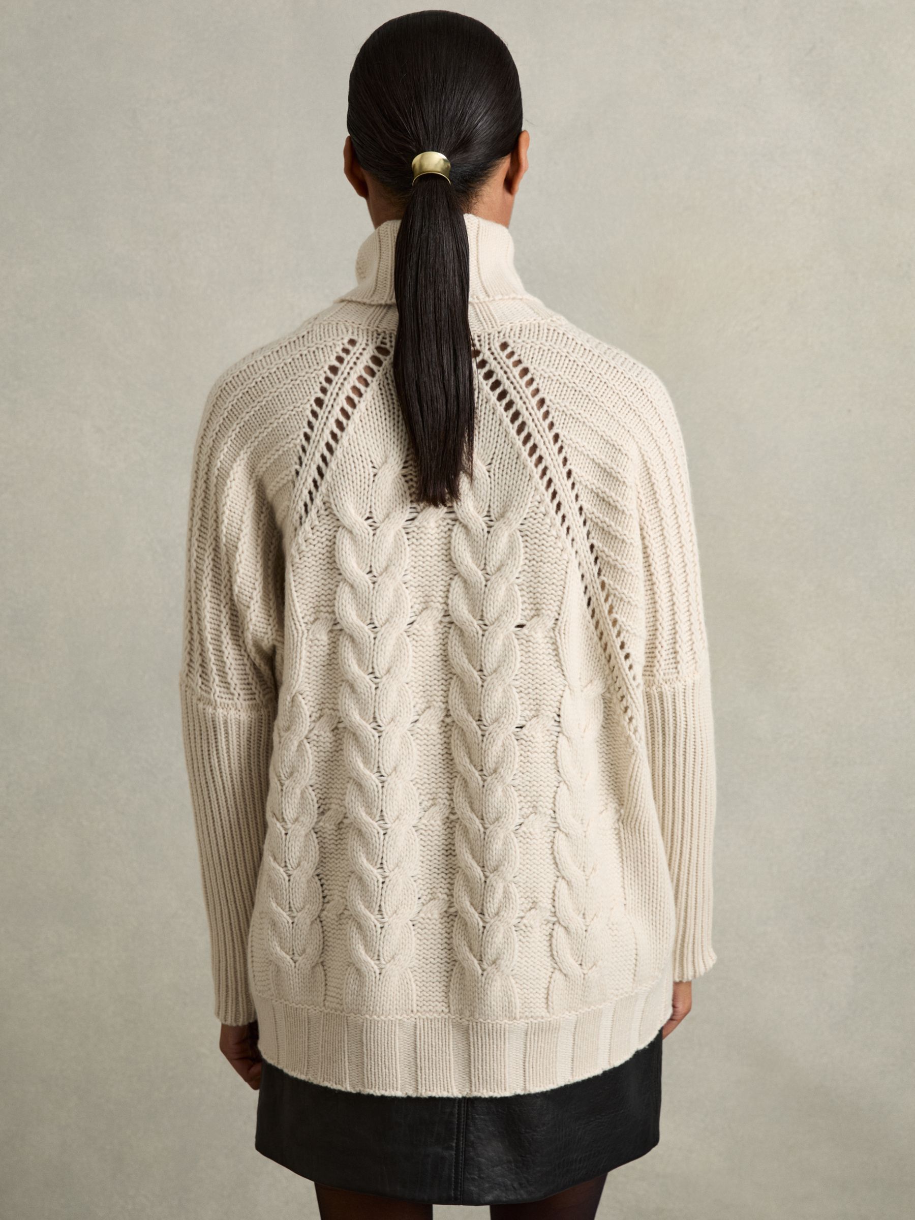 Wool-Cashmere Chunky Cable-Knit Jumper in Cream - Image 5 of 6