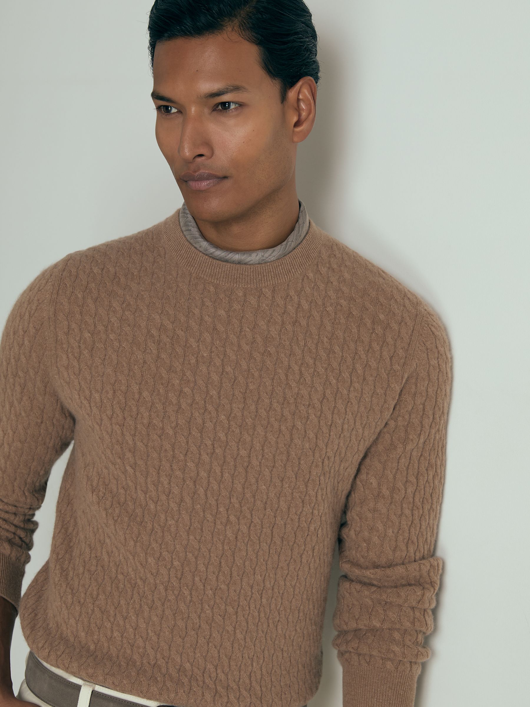 Atelier Cashmere Cable-Knit Crew-Neck Jumper in Camel Melange - Image 3 of 7