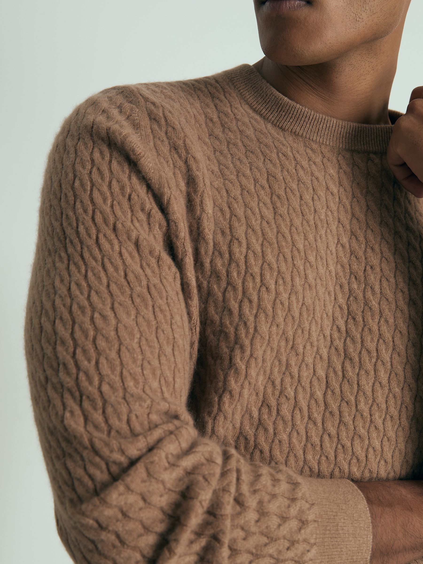 Atelier Cashmere Cable-Knit Crew-Neck Jumper in Camel Melange - Image 4 of 7