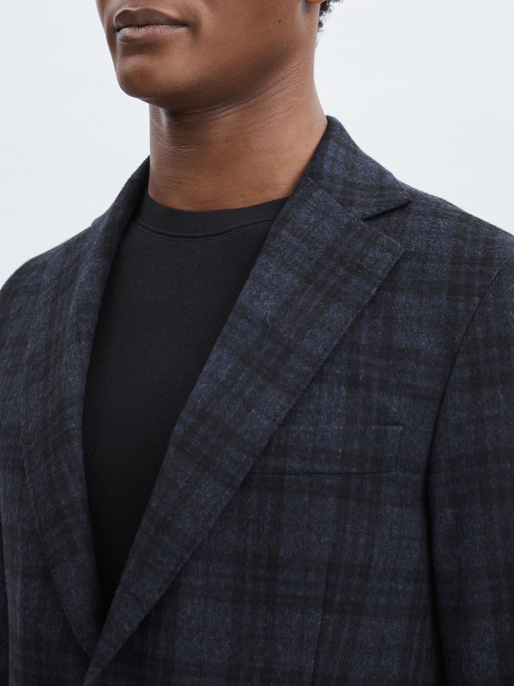 Oscar Jacobson Single Breasted Tweed Check Blazer in Navy - Image 4 of 8