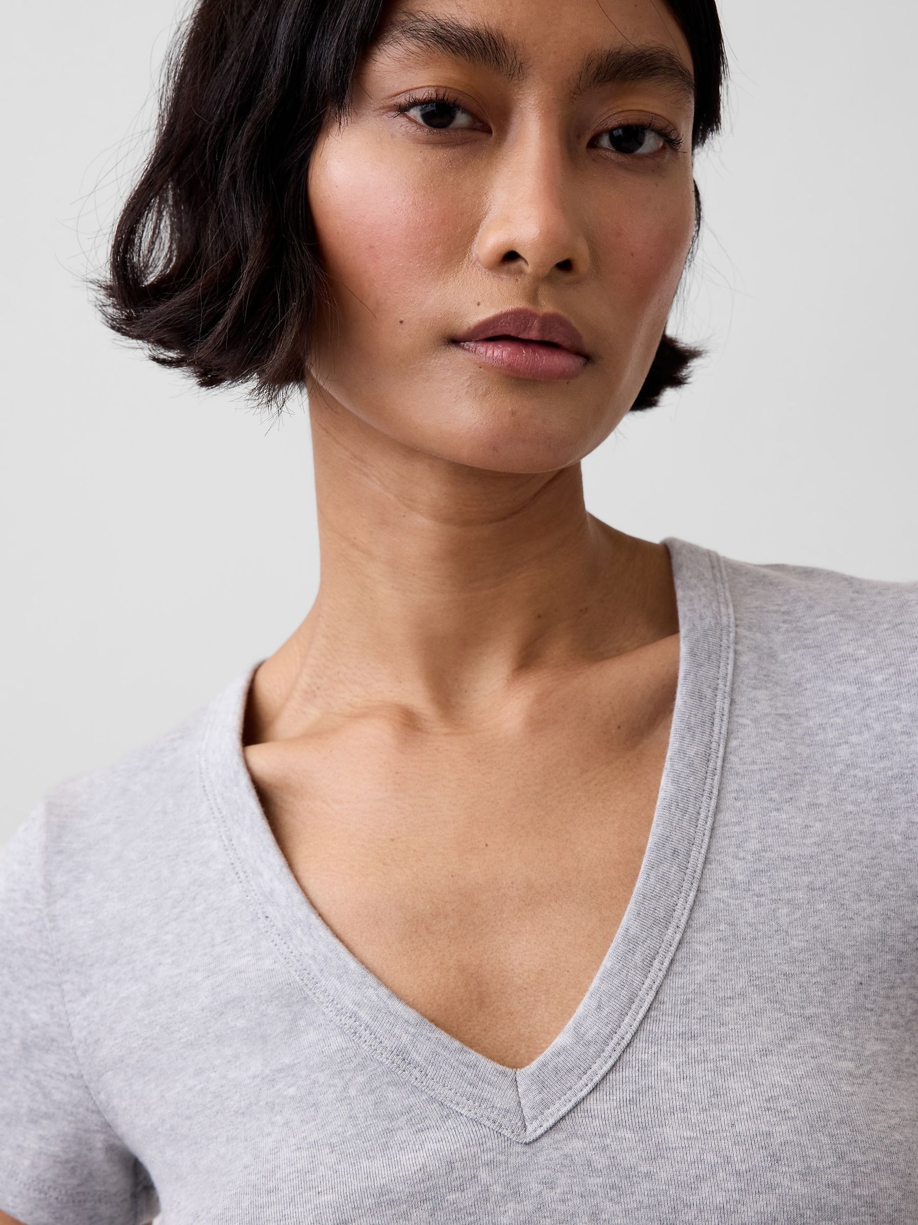 Grey Modern V-Neck Short T-Shirt - Image 4 of 4 Grey Modern V-Neck Short T-Shirt - Image 4 of 4