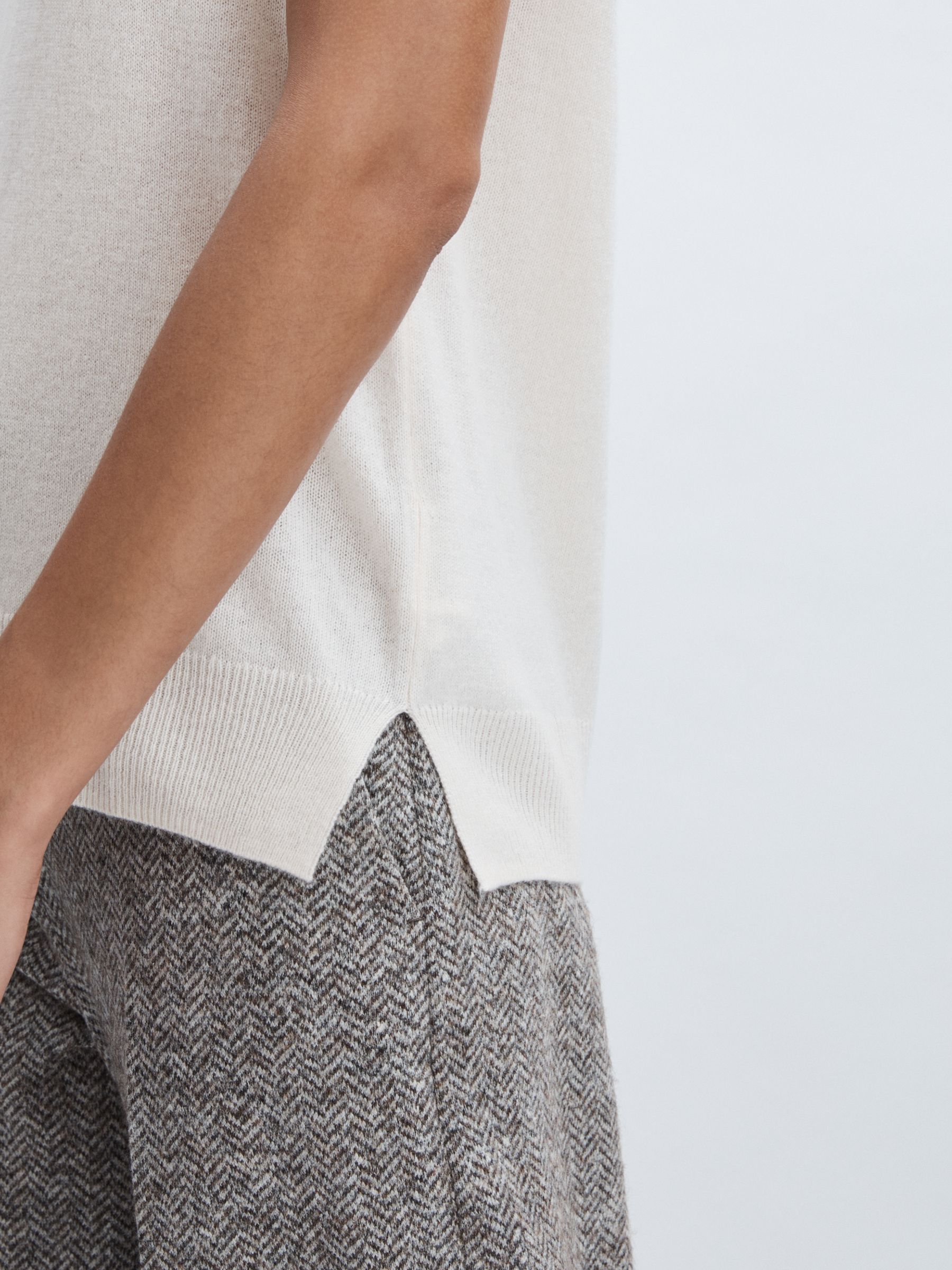 Crush Collection 100% Cashmere Crew-Neck Tank in White - Image 4 of 6