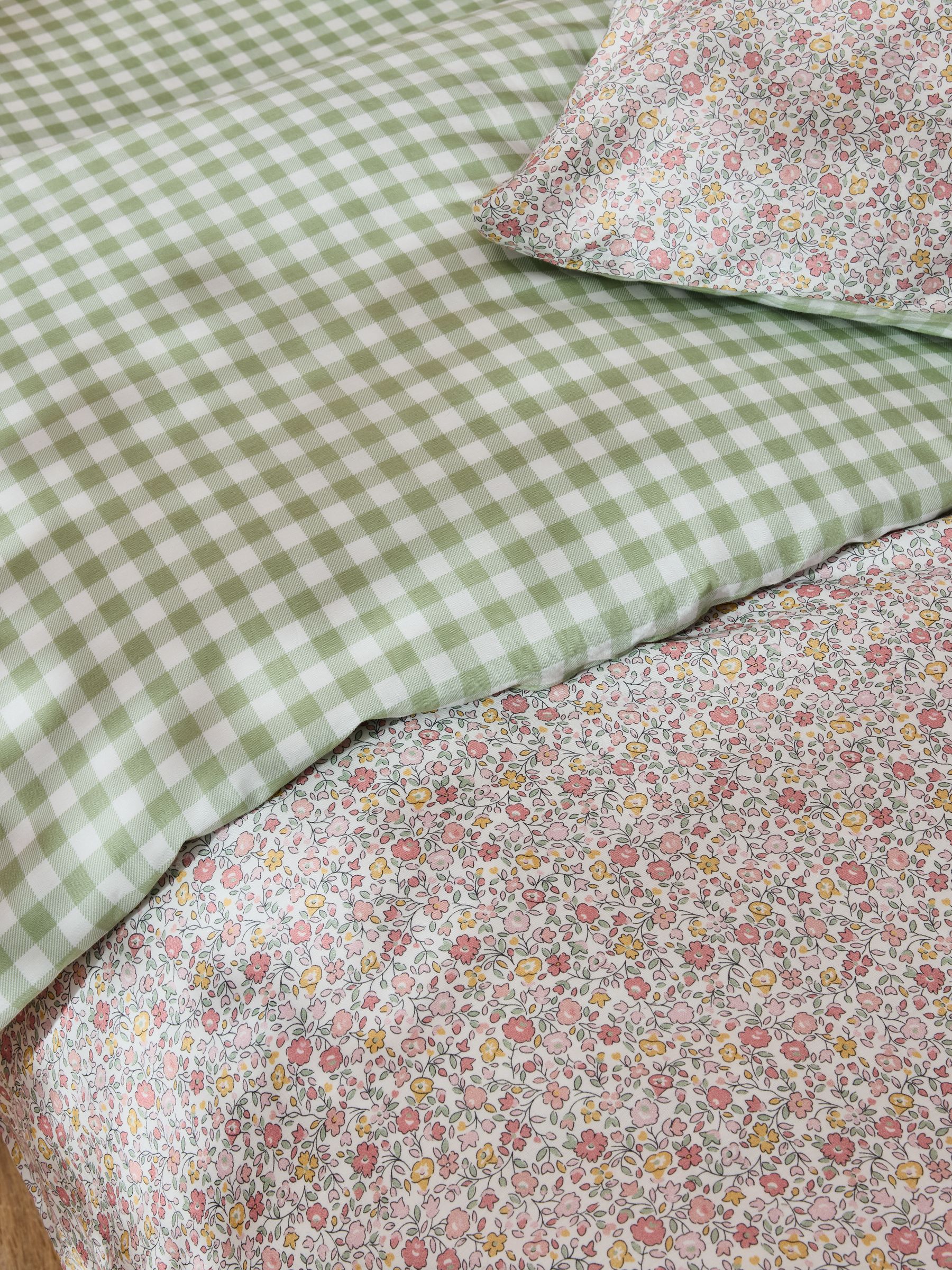 Ditsy 180 Thread Count Duvet Cover and Pillowcase Set - Image 6 of 10