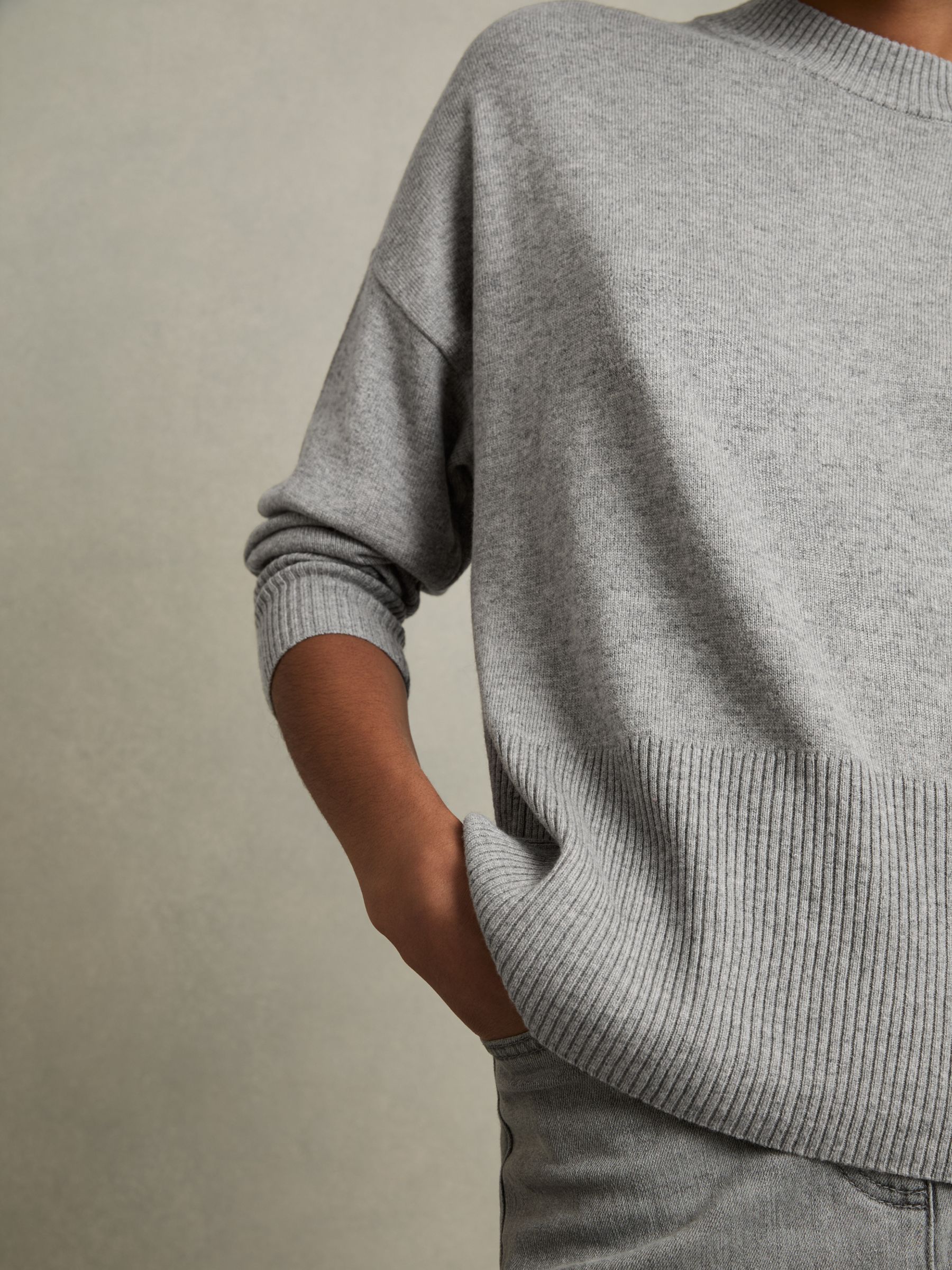 Geometric Colour-Block Jumper With Wool And Cashmere in Grey - Image 4 of 6