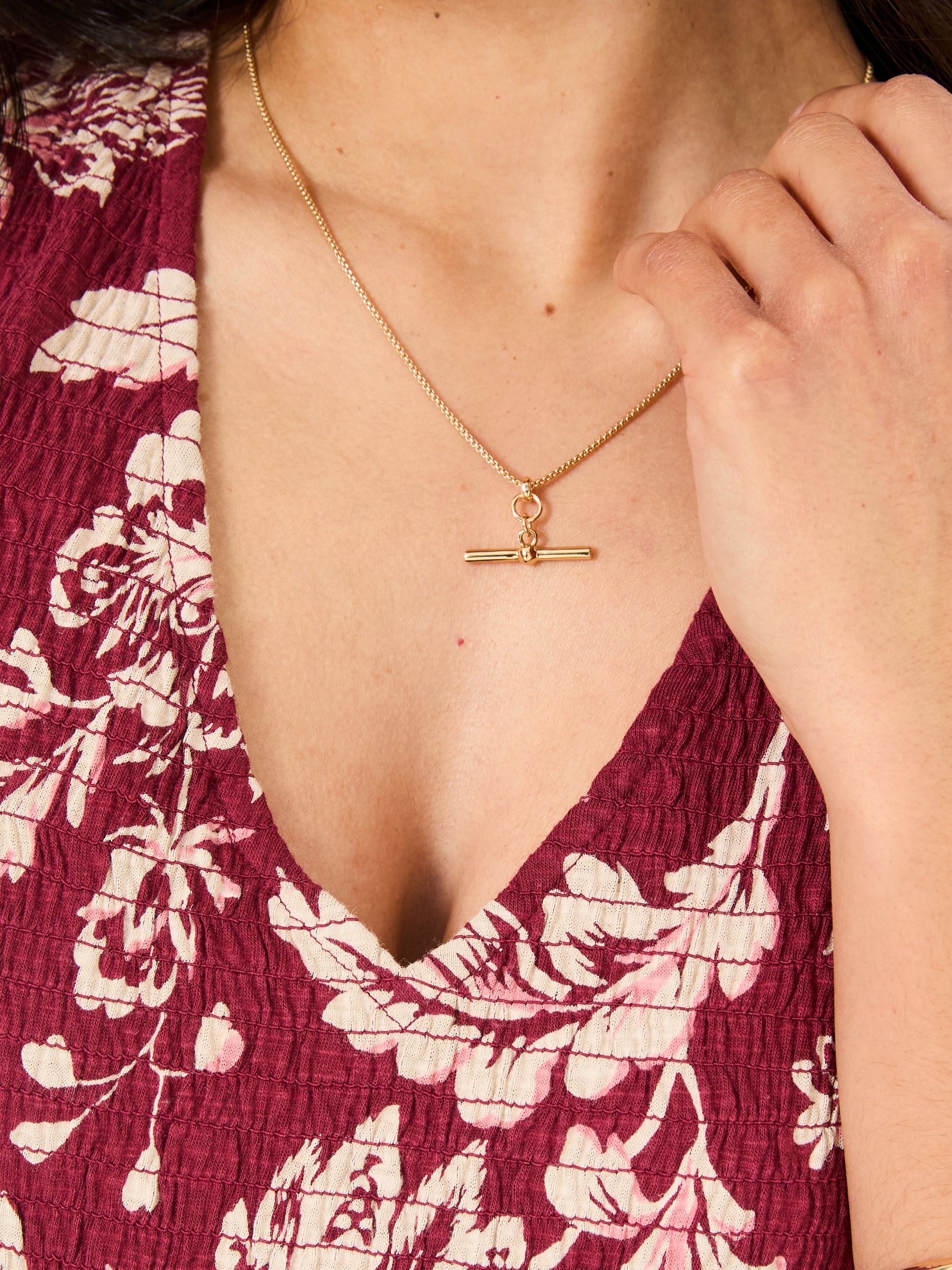 Gold Tone T Bar Necklace - Image 2 of 4