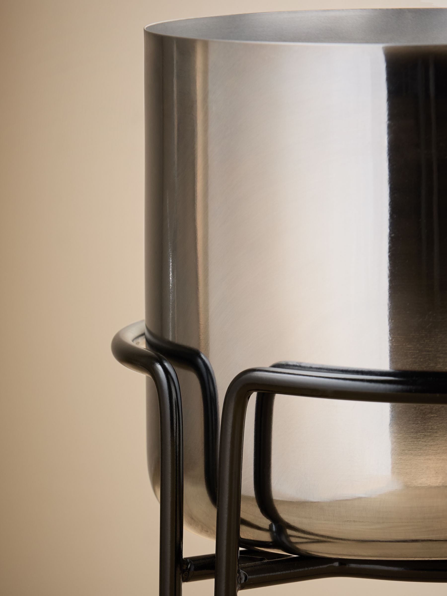 Piper Plant Pot in Silver - Image 3 of 4