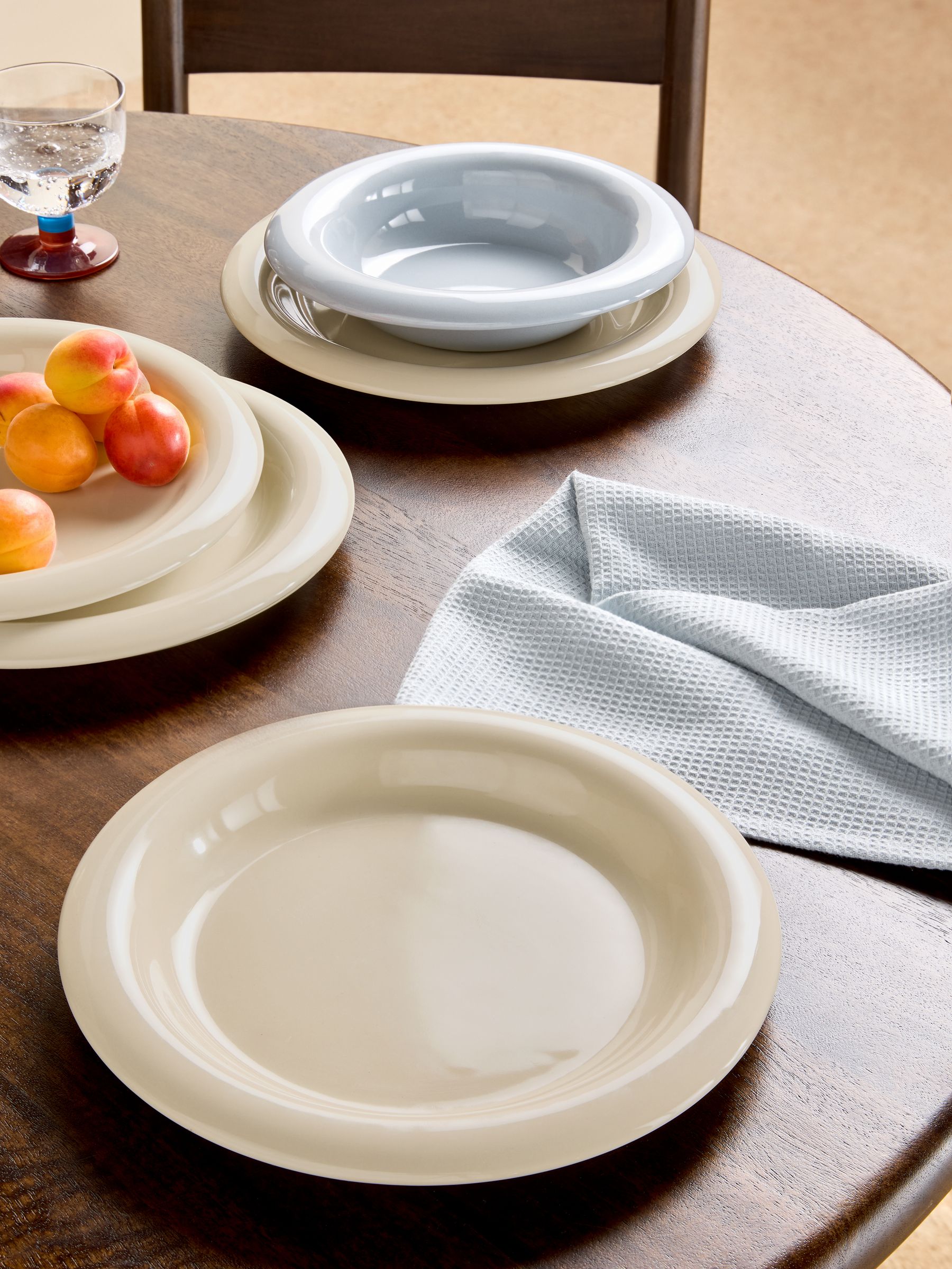 Quell Set of 4 Dinner Plates in Cream - Image 1 of 3