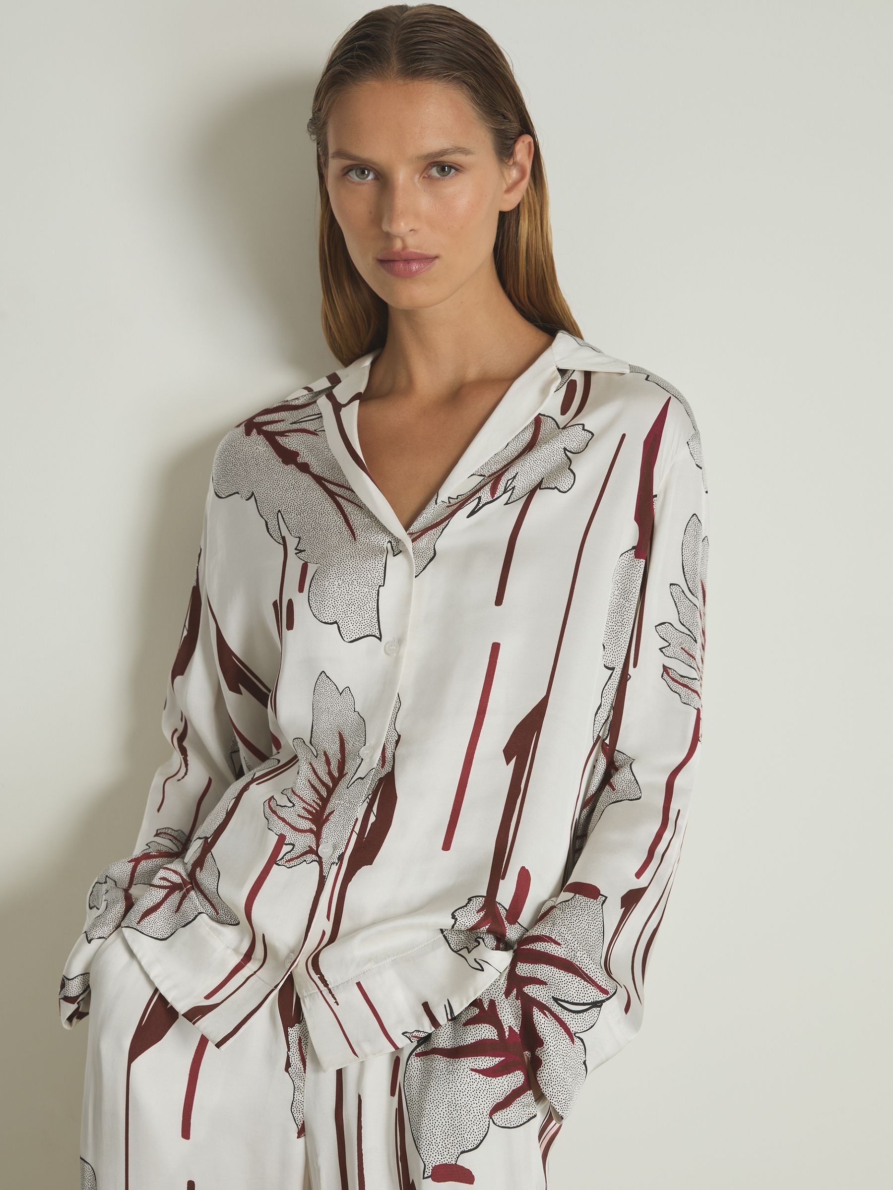 Satin Printed Pyjama Set in Ivory/Burgundy - Image 3 of 6