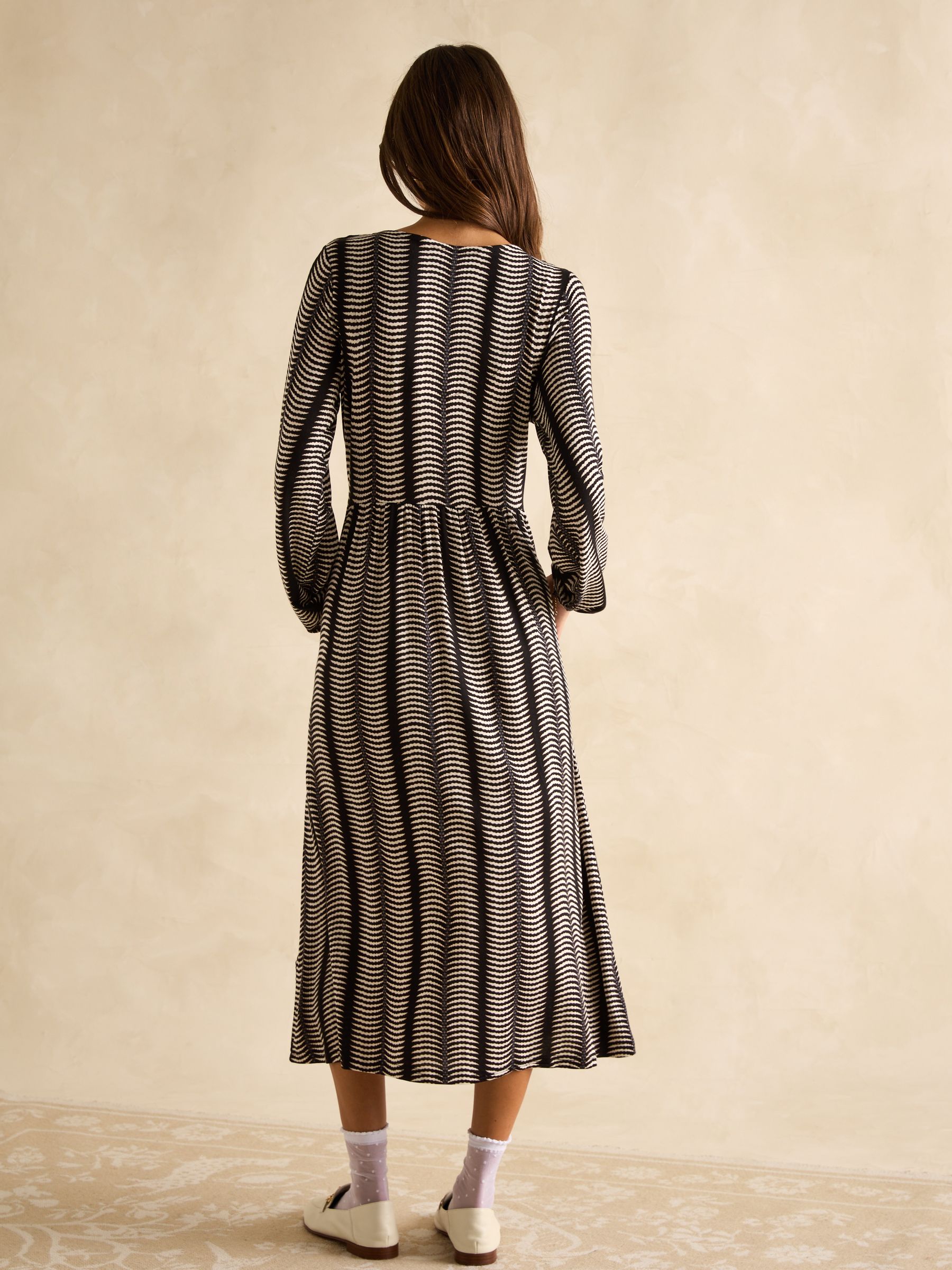 Nia Black & Tan V-Neck Long Sleeve Midaxi Dress - Image 2 of 6