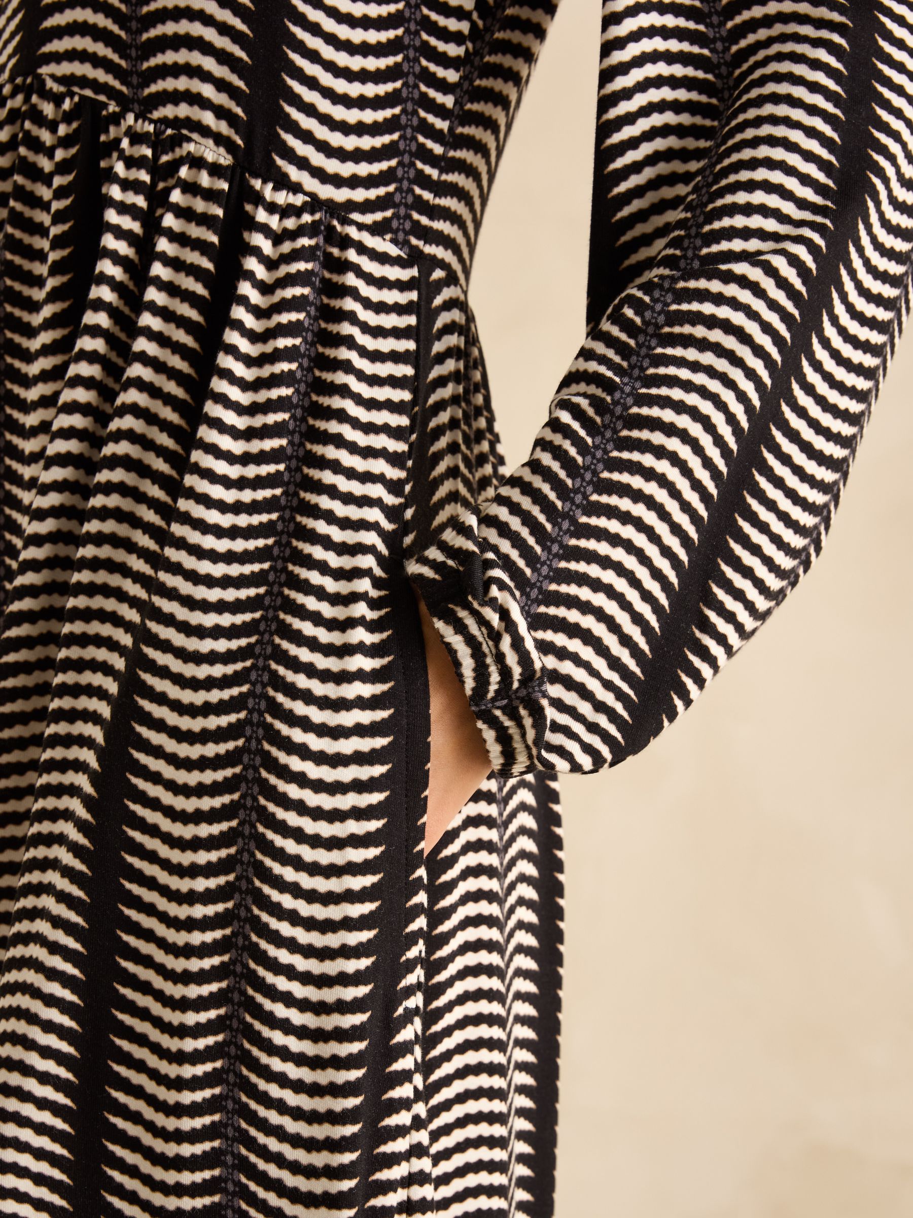 Nia Black & Tan V-Neck Long Sleeve Midaxi Dress - Image 4 of 6