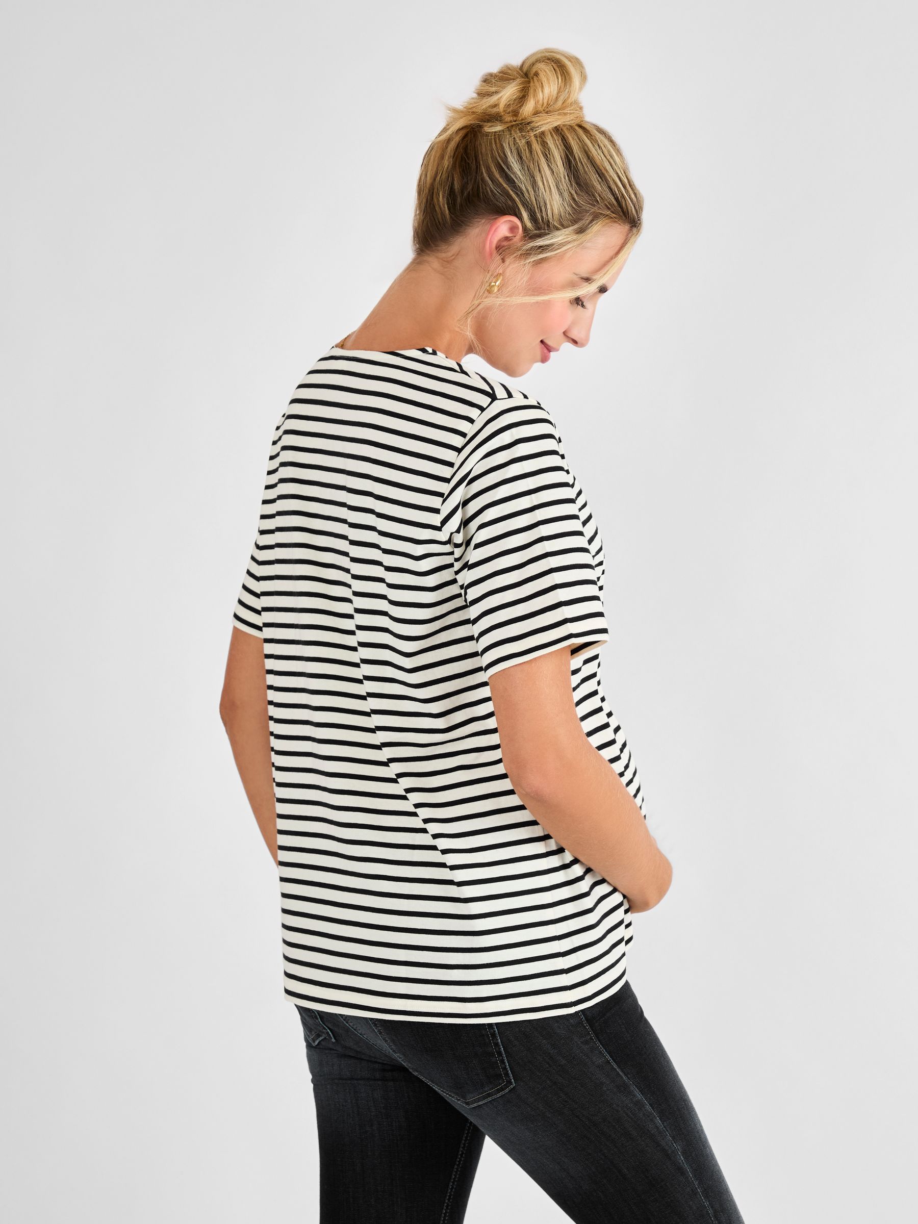 Black Oversized Boyfriend Maternity T-Shirt - Image 2 of 4