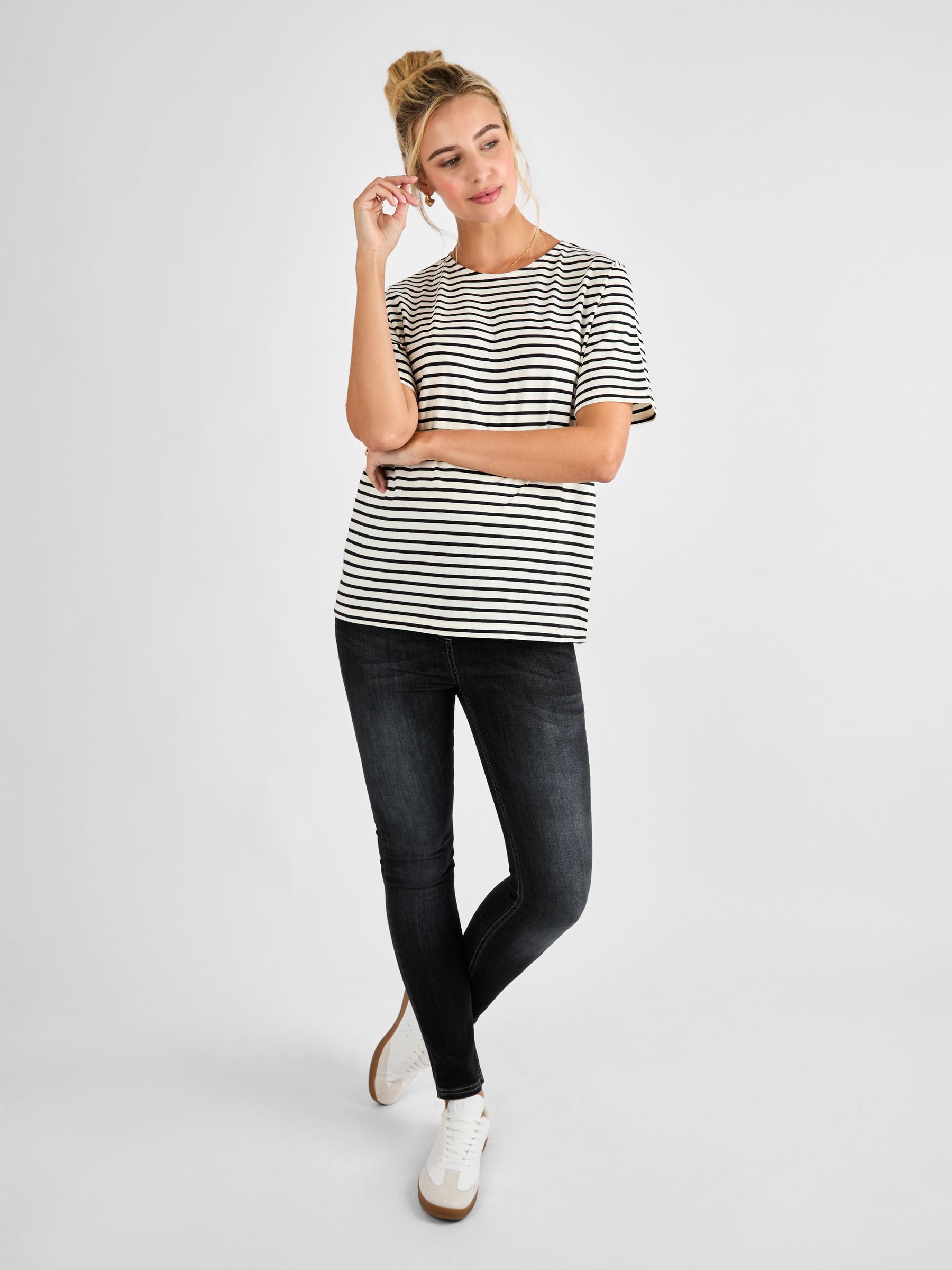 Black Oversized Boyfriend Maternity T-Shirt - Image 3 of 4