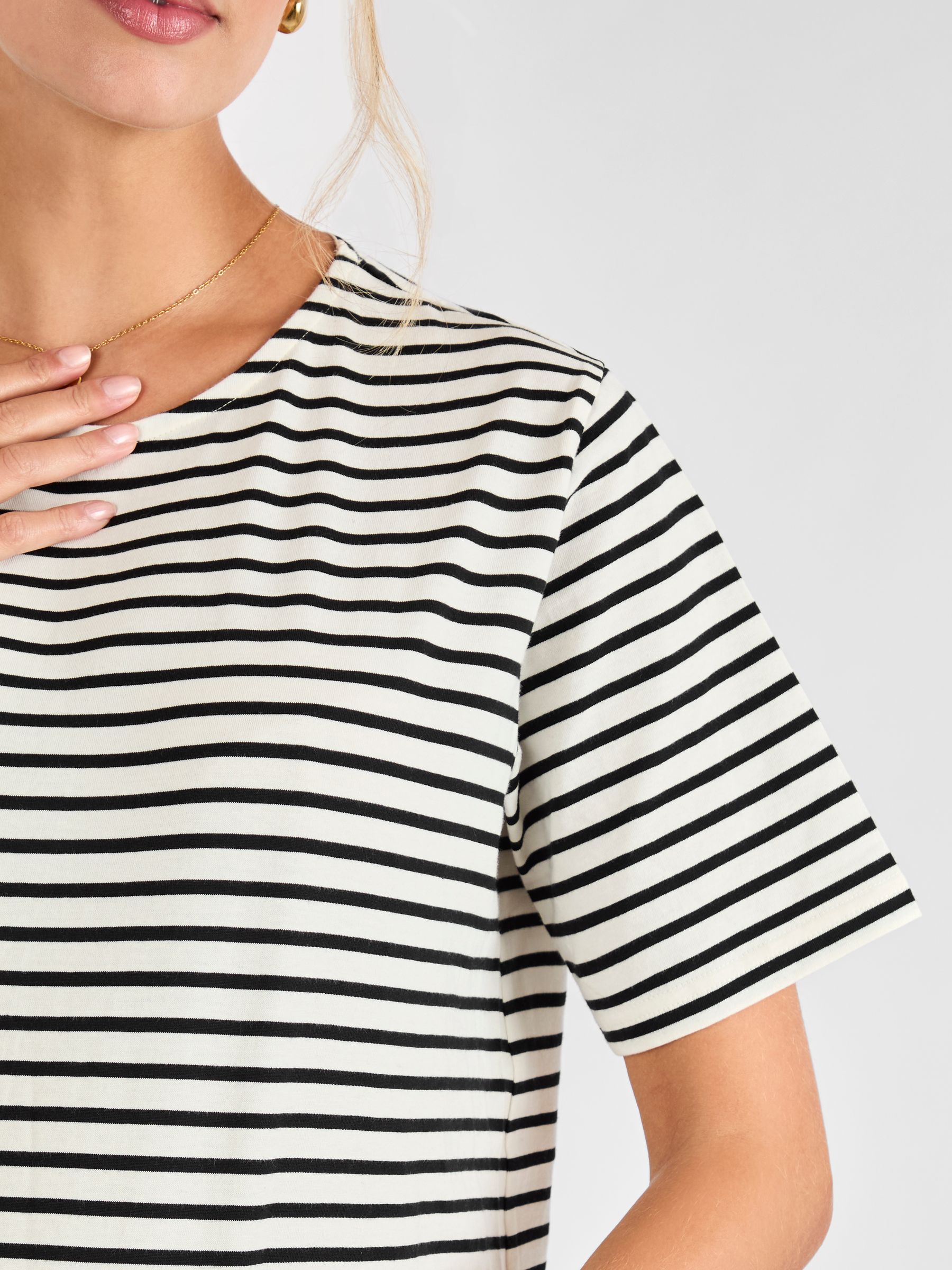 Black Oversized Boyfriend Maternity T-Shirt - Image 4 of 4