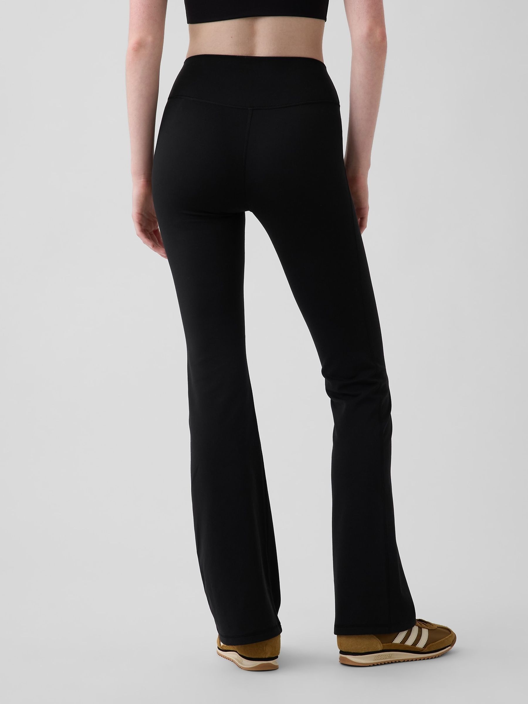 Black GapFit Smooth High Waisted Bootleg Leggings - Image 2 of 5 Black GapFit Smooth High Waisted Bootleg Leggings - Image 2 of 5