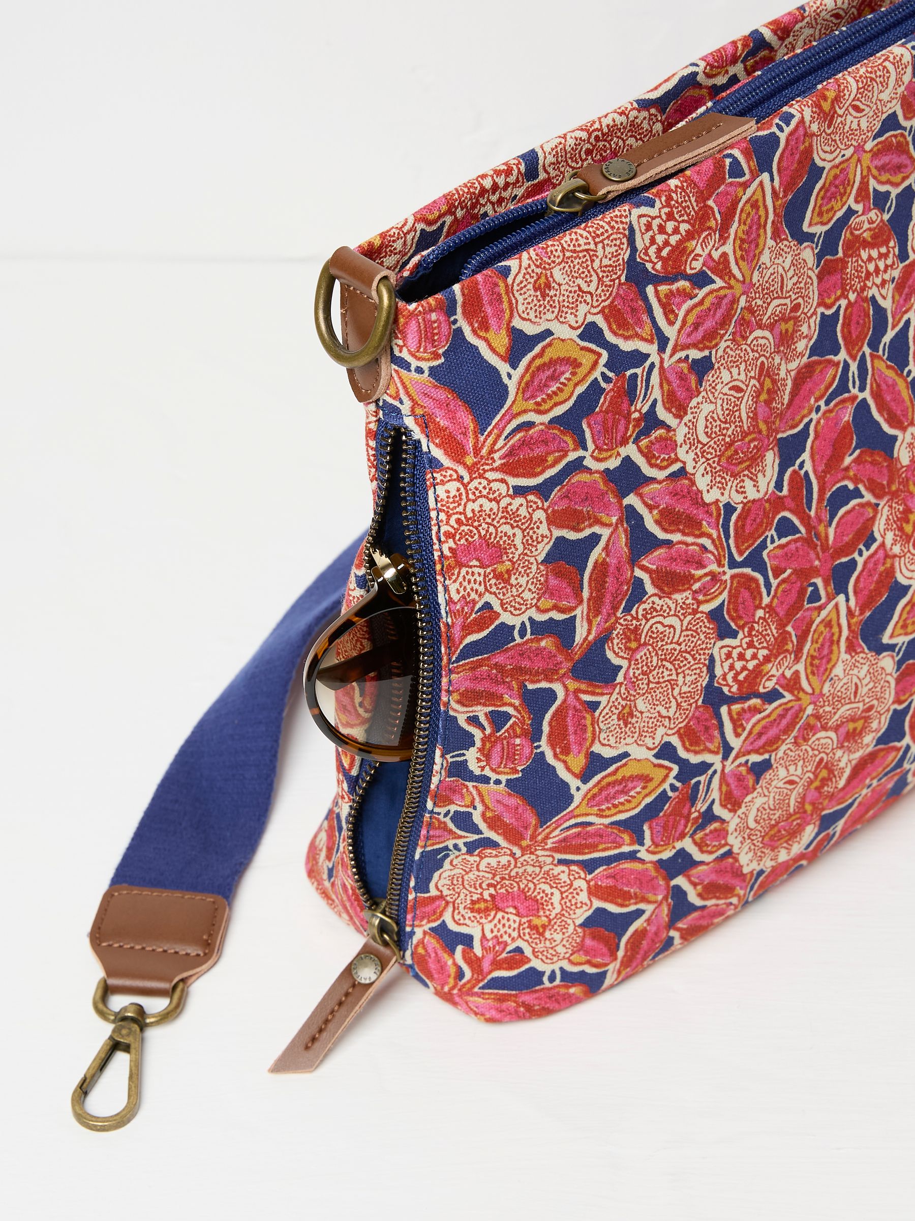 Kingston Dark Pink Canvas Bag - Image 2 of 2
