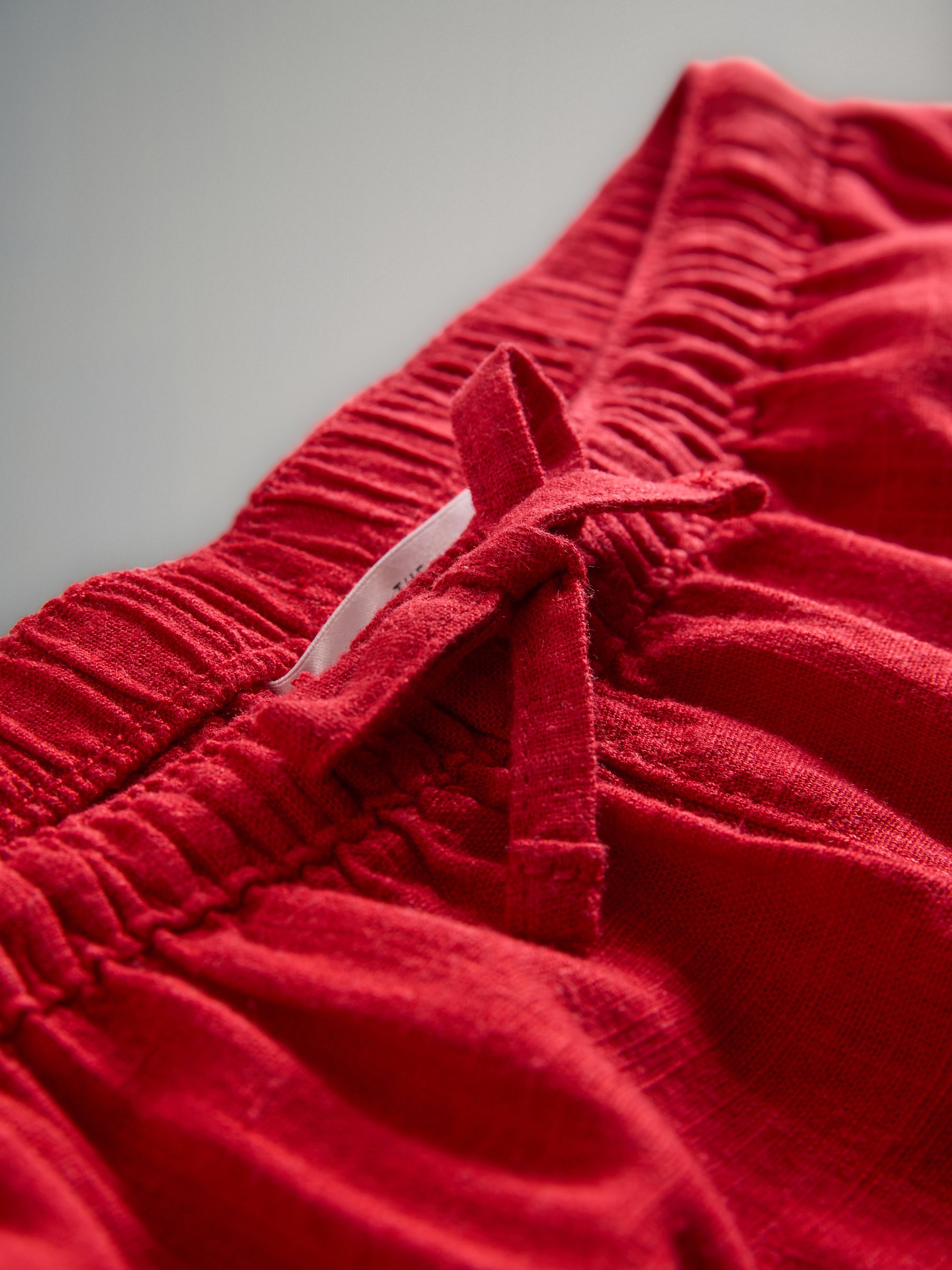 Neutral/Red Pull On Shorts With Linen - Image 4 of 5