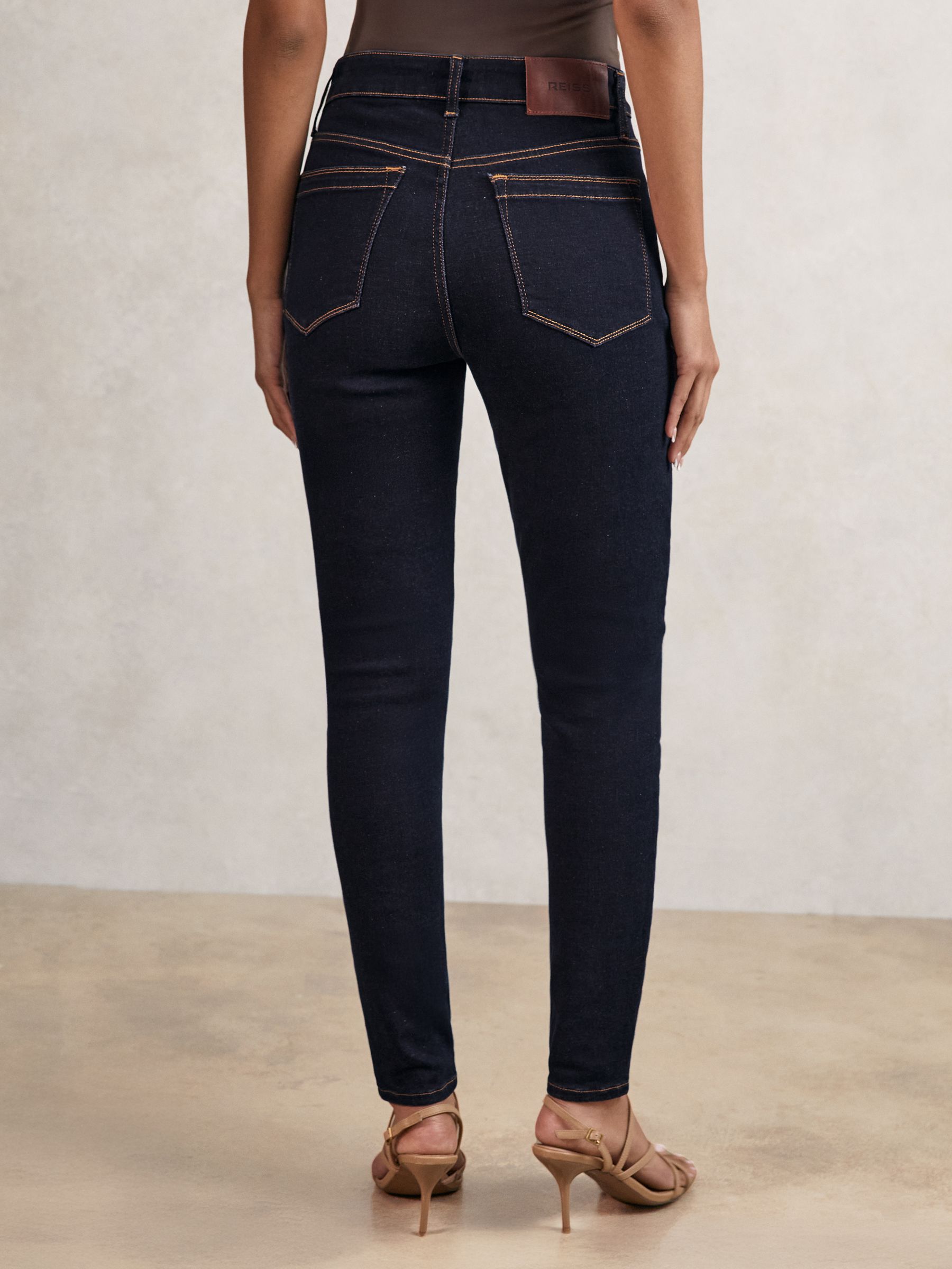 Skinny Jeans in Dark Blue - image 4