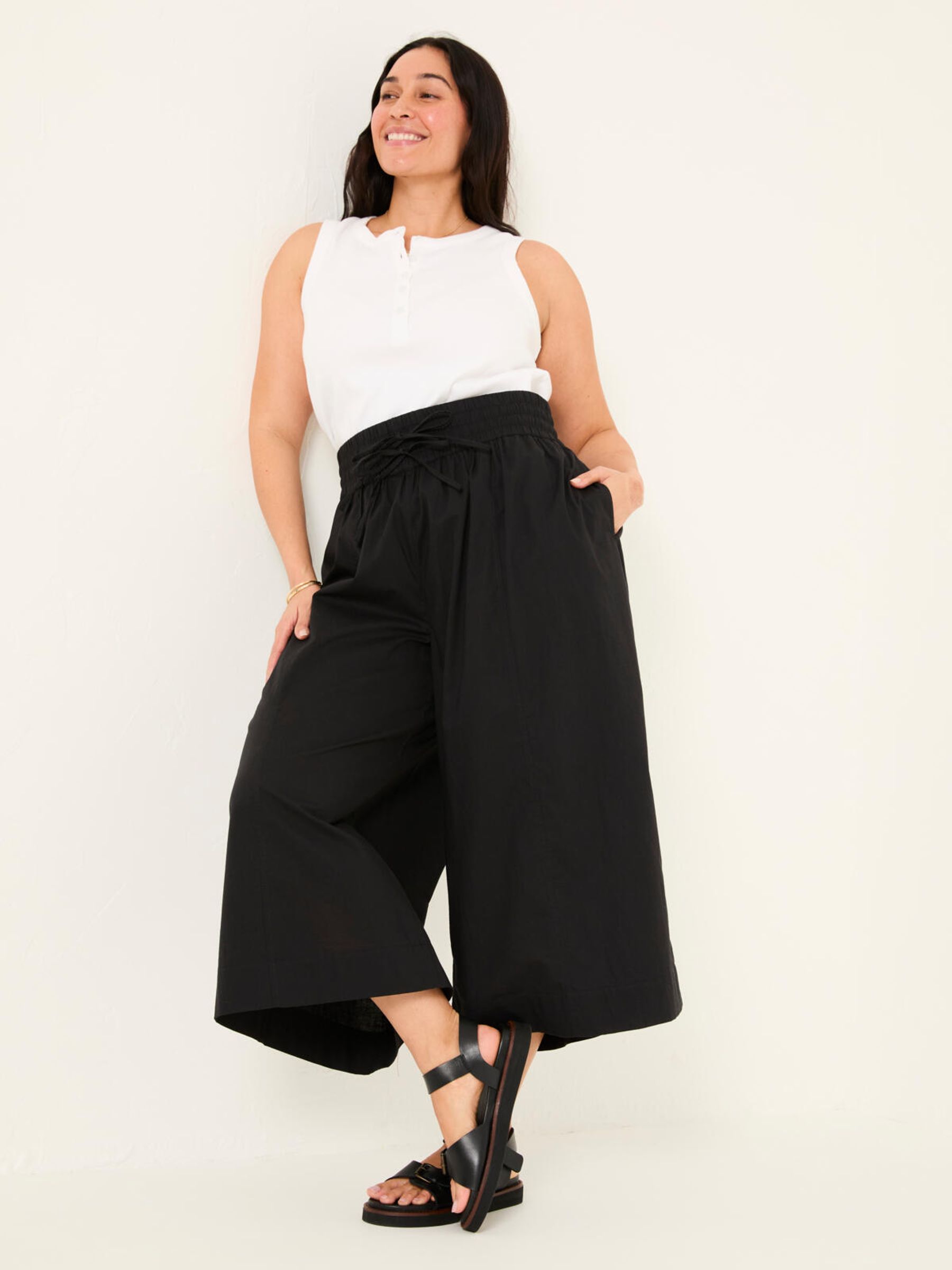 Aubrey Black Wide Leg Crop Trouser - Image 3 of 6