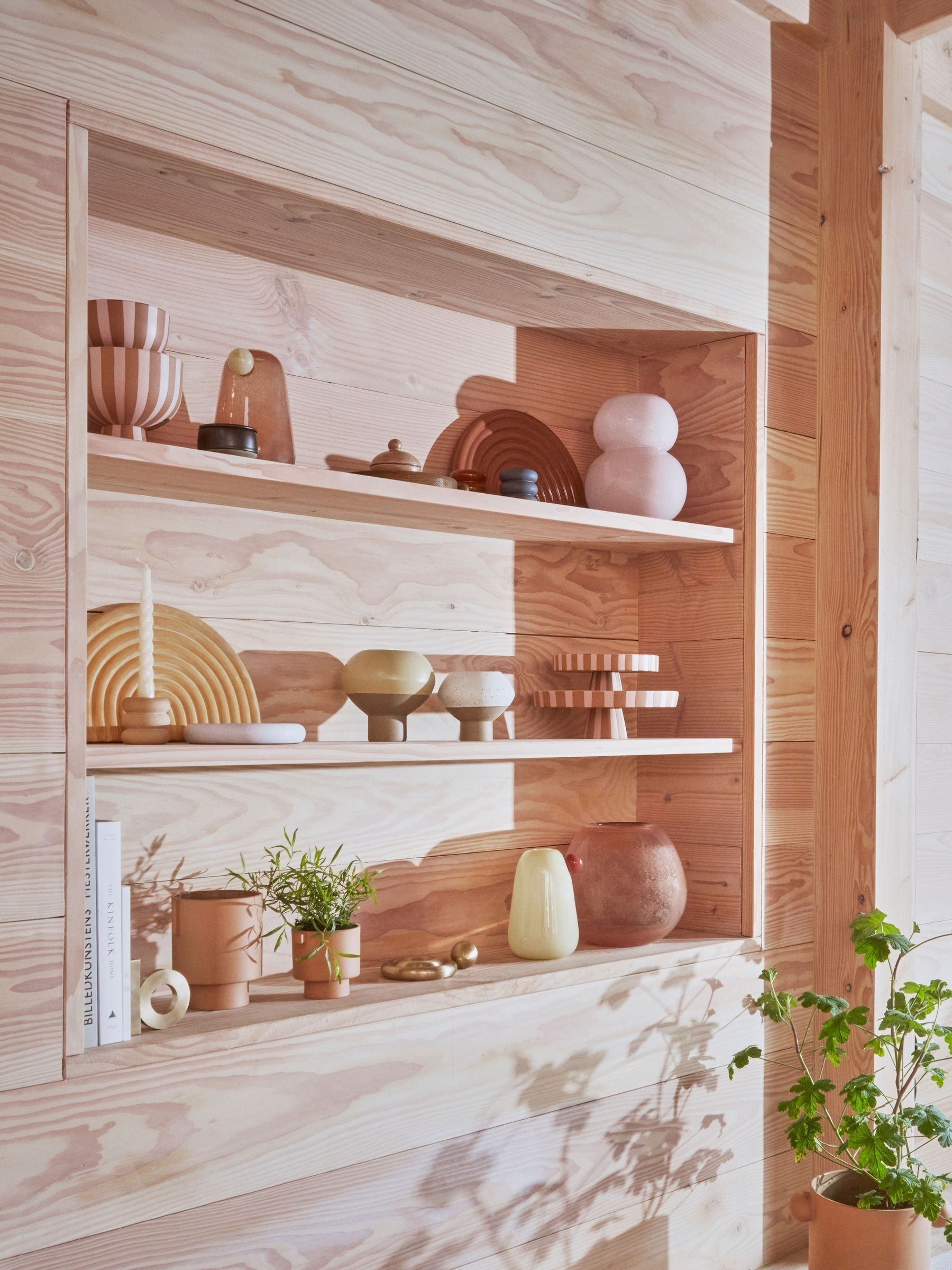 OYOY Living Rose Lasi Vase - Image 3 of 4