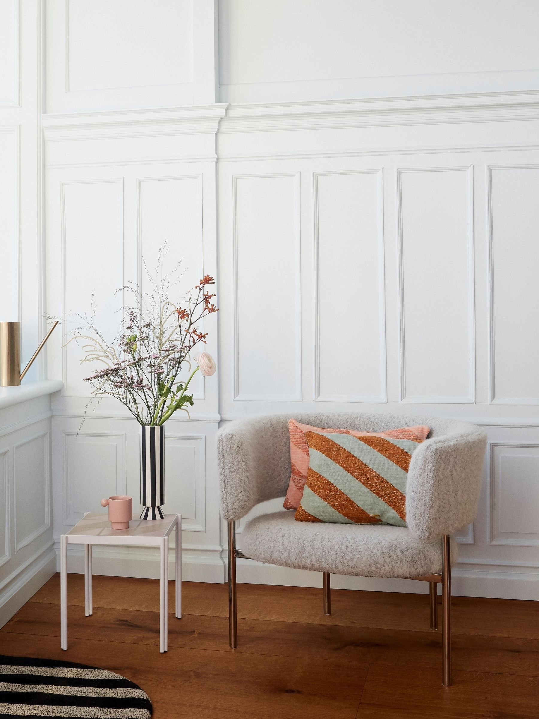 OYOY Living White Toppu Vase - Image 3 of 4