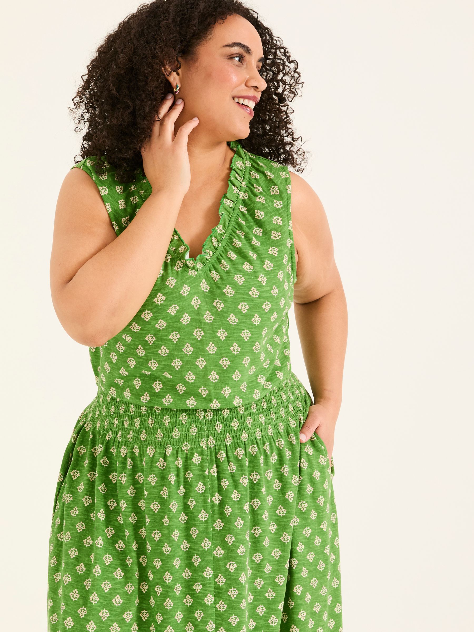 Ellie Mid Green Woodblock Jersey Maxi Dress - Image 9 of 11