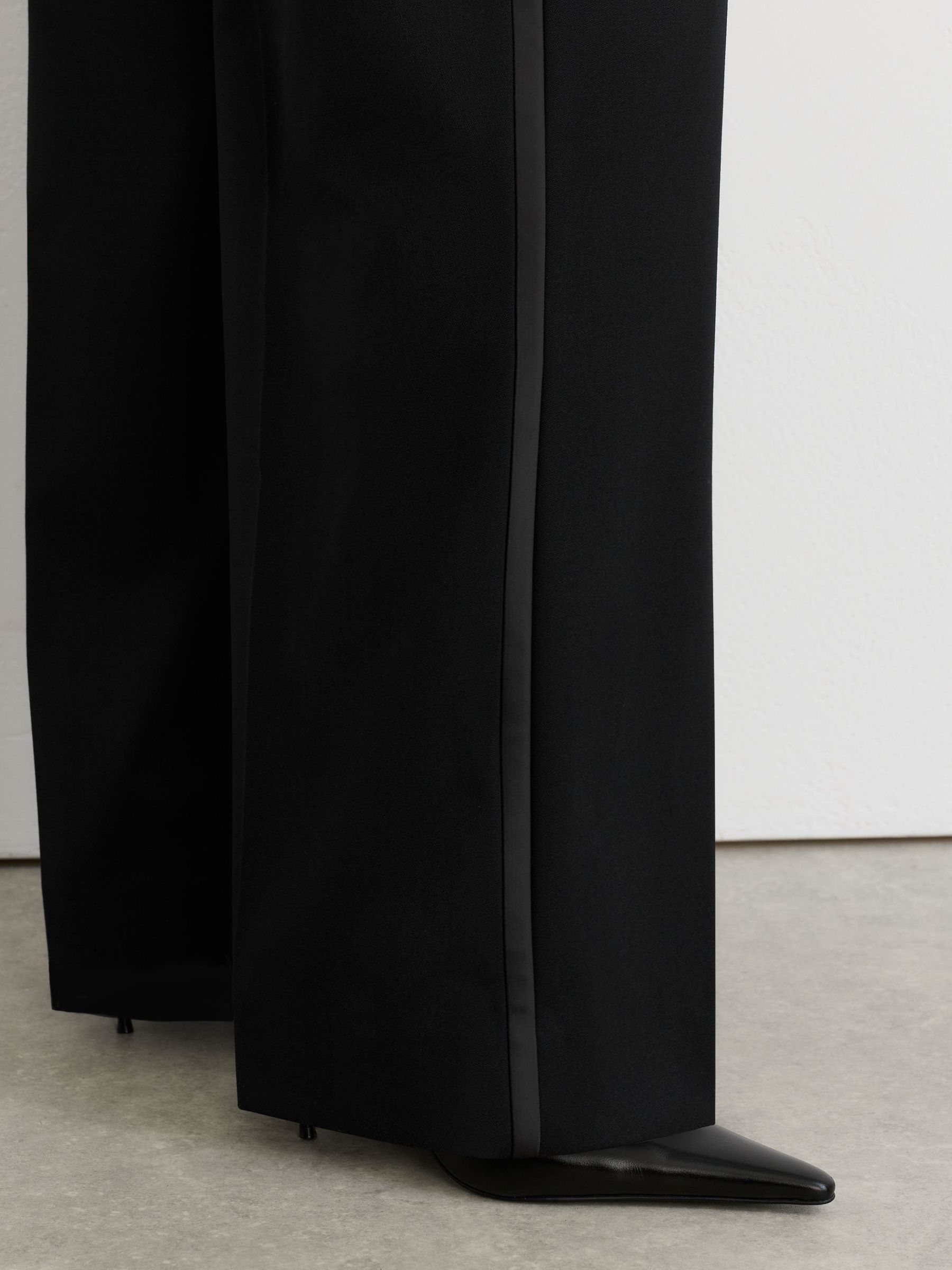 Petite Wool-Blend Wide-Leg Tuxedo Trousers in Black - Image 5 de 8