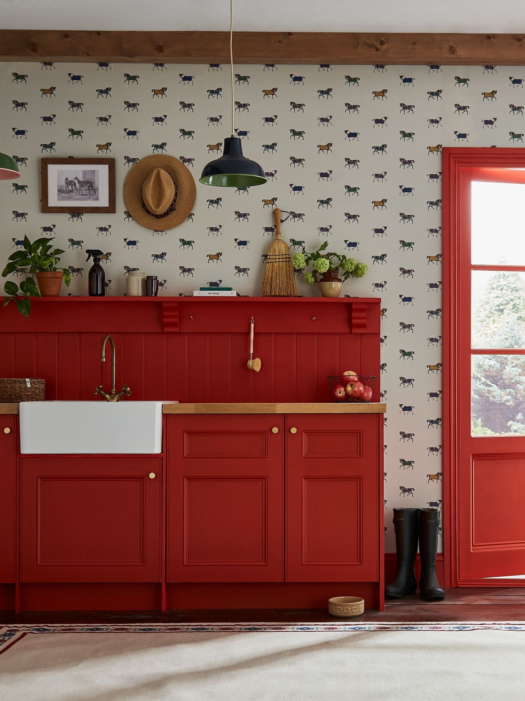 Cream/Multi Regal Horse Print 10M Wallpaper - Image 1 of 4