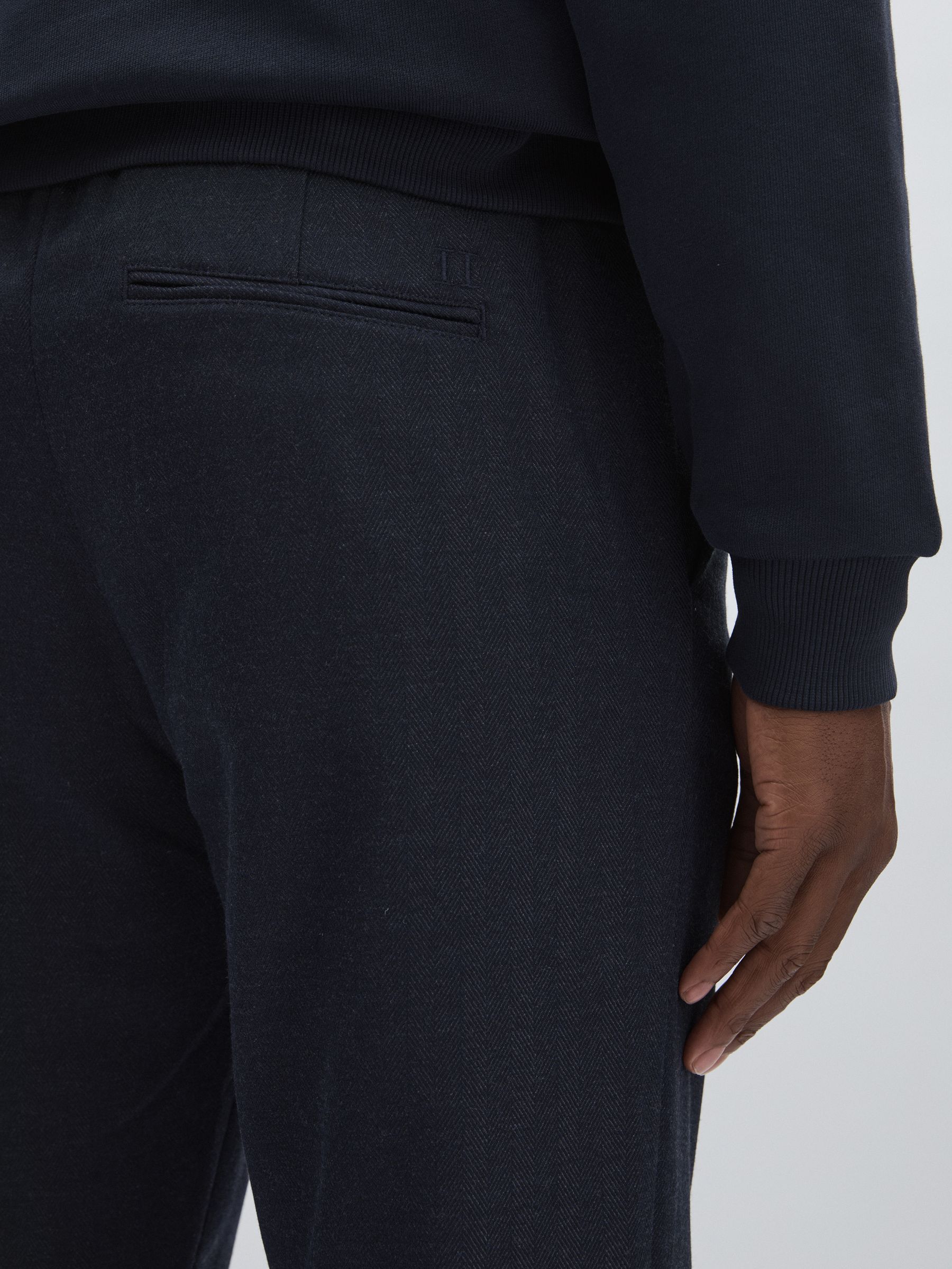 Les Deux Herringbone Tapered Drawstring Trousers in Navy/Grey - Image 4 of 6