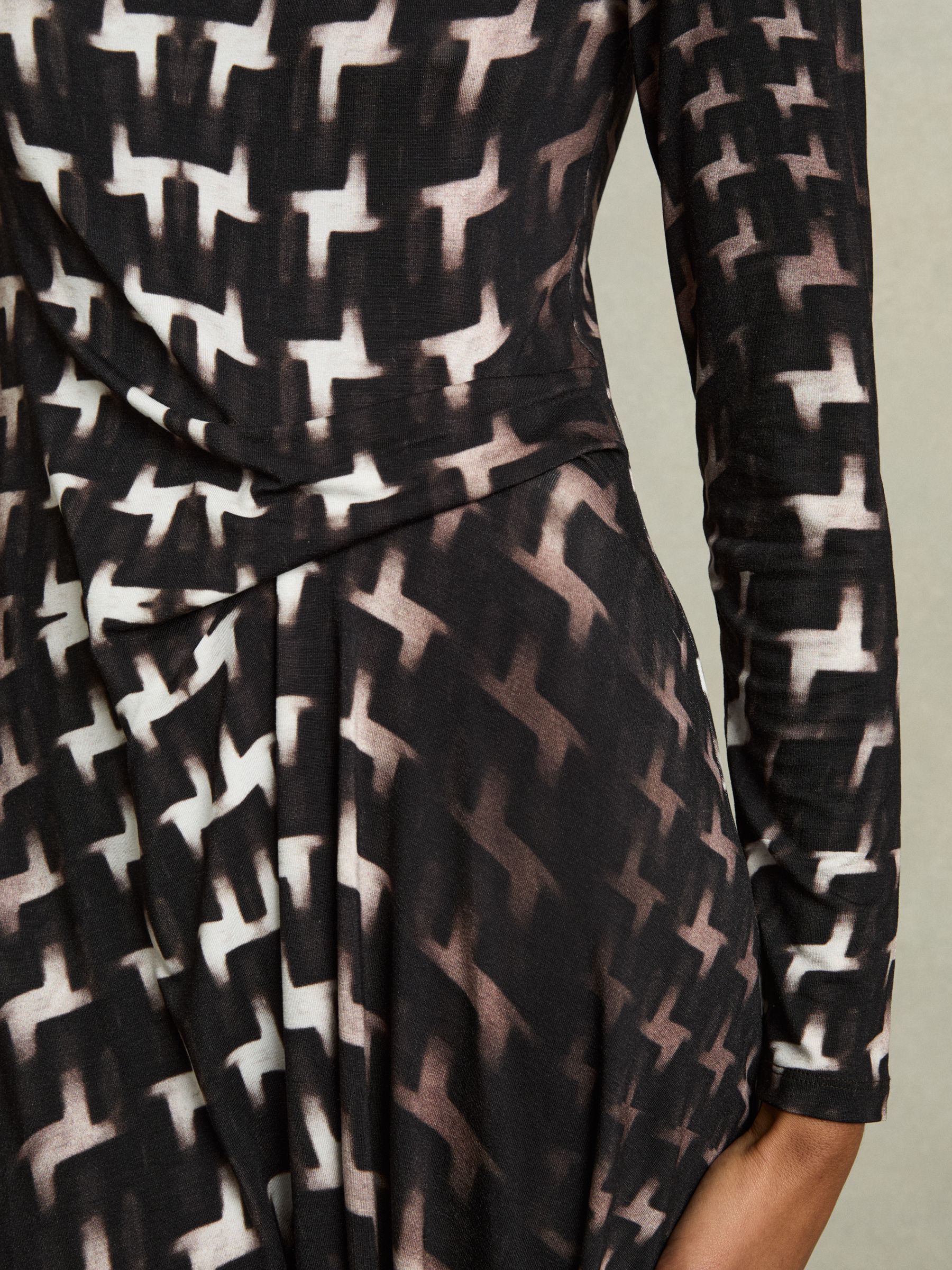 Houndstooth-Print Ruched Midi Dress in Black - Image 4 of 6