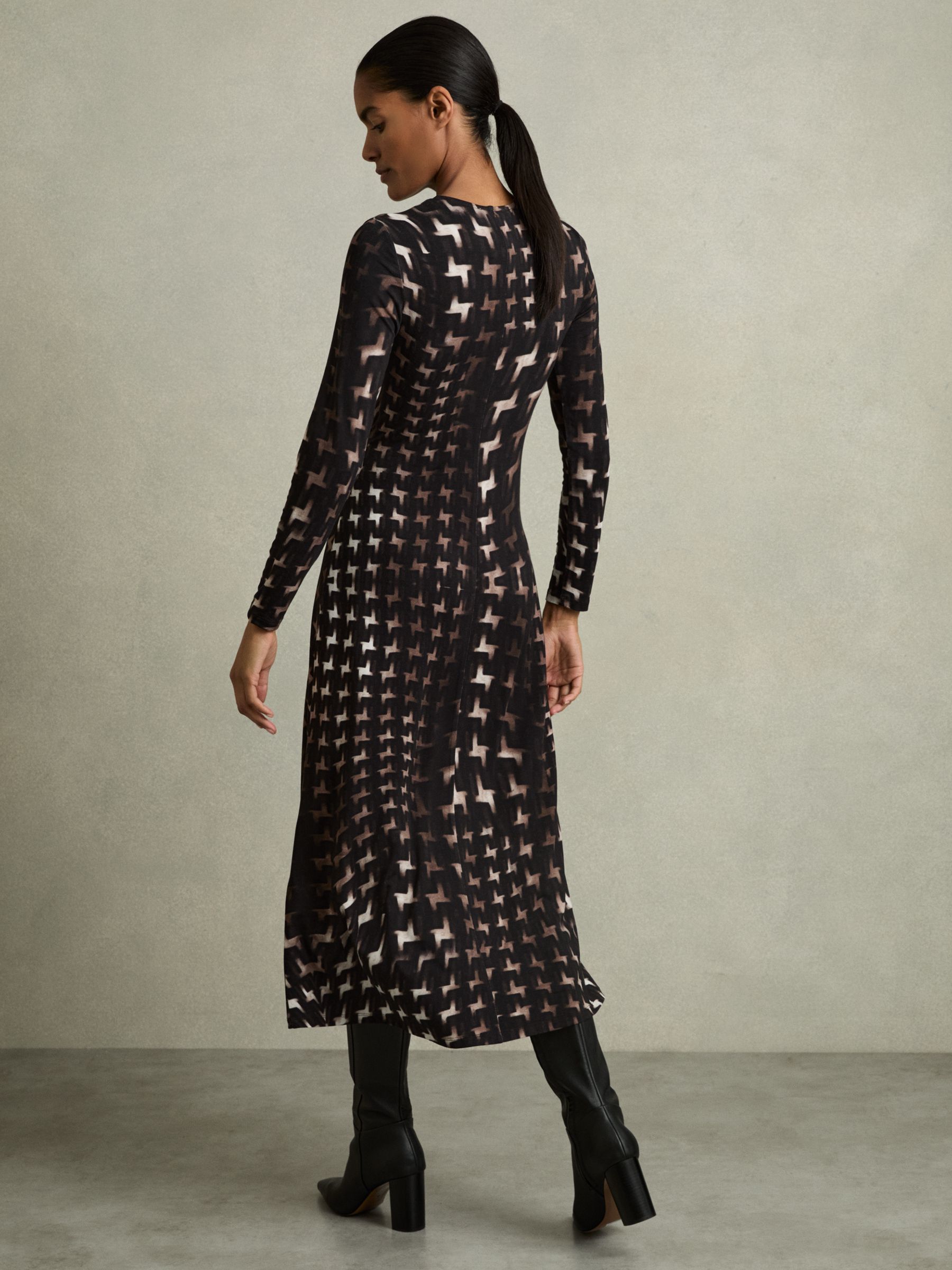Houndstooth-Print Ruched Midi Dress in Black - Image 5 of 6