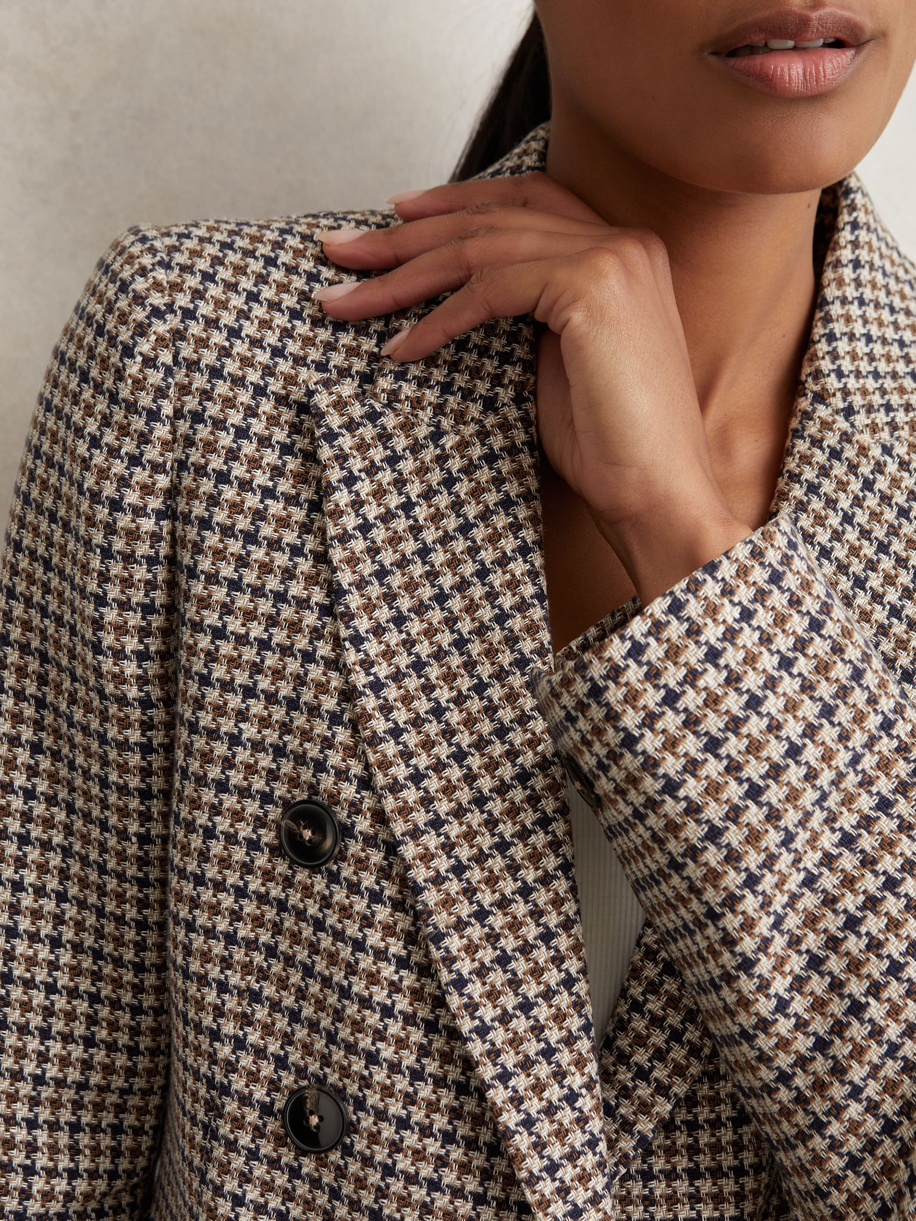 Cotton-Linen Double-Breasted Houndstooth-Check Blazer in Navy Neutral Check - image 3