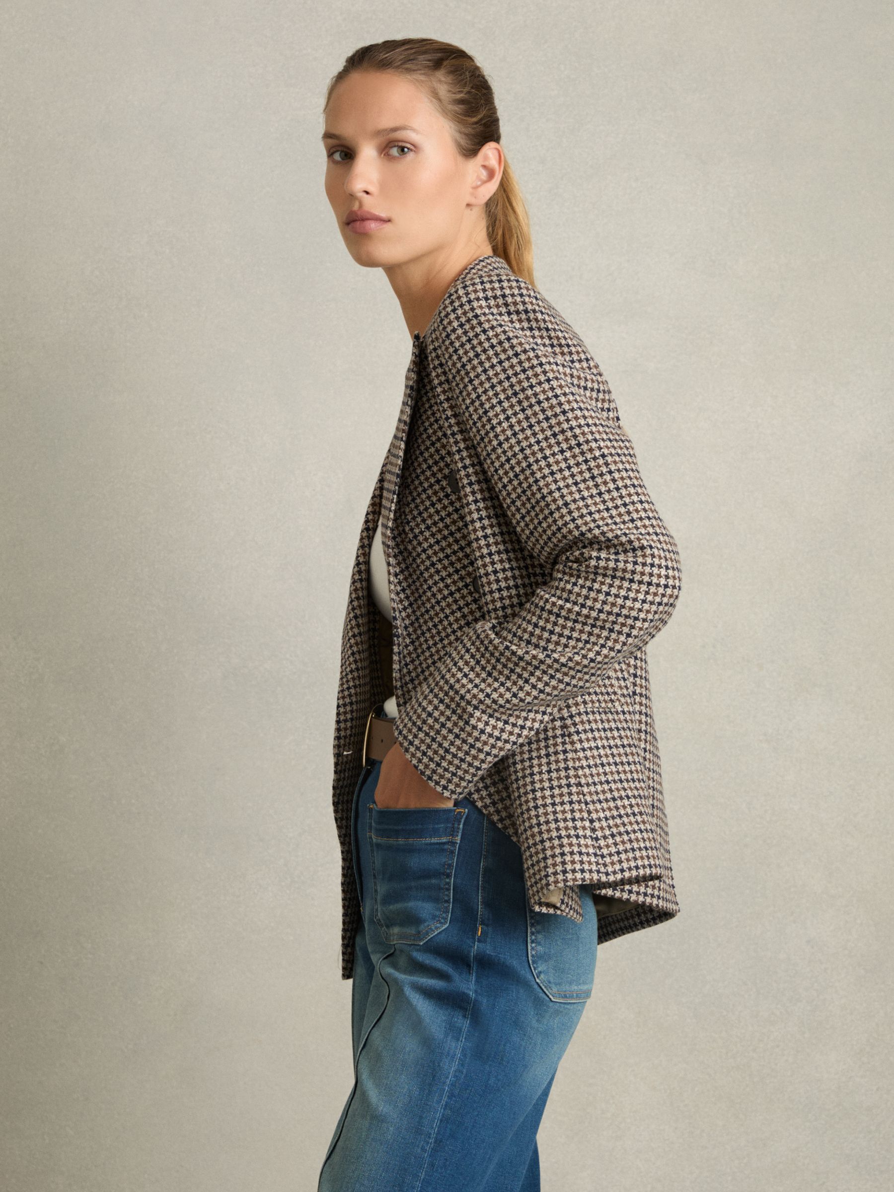 Cotton-Linen Double-Breasted Houndstooth-Check Blazer in Navy Neutral Check - Image 5 of 7