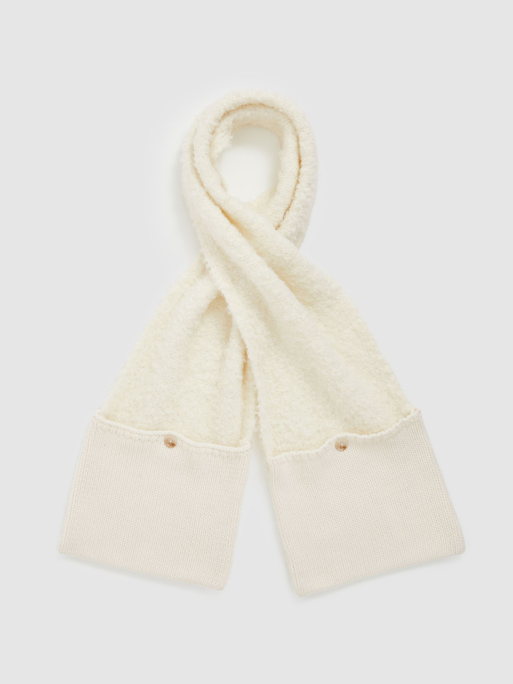 Pouch-Pocket Fluffy Scarf With Wool And Cashmere in Cream - Image 3 of 4