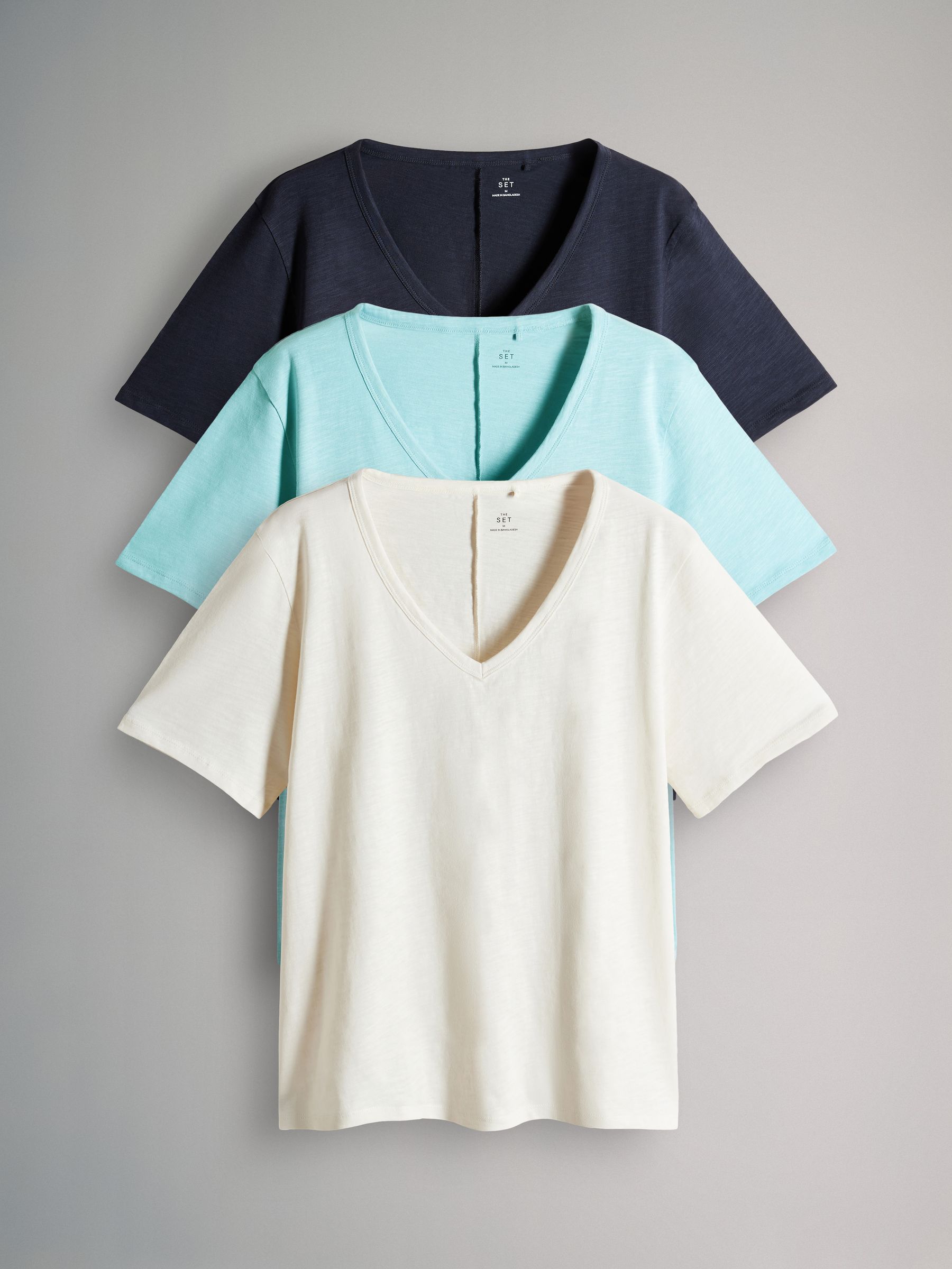 3 Pack V-Neck T-Shirts - Image 2 of 6 3 Pack V-Neck T-Shirts - Image 2 of 6
