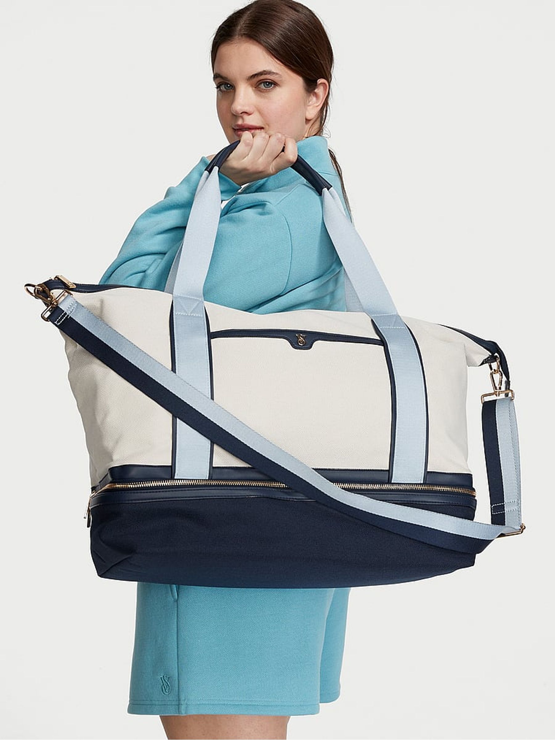 Blue and White Travel Overnight Bag - Image 3 of 3