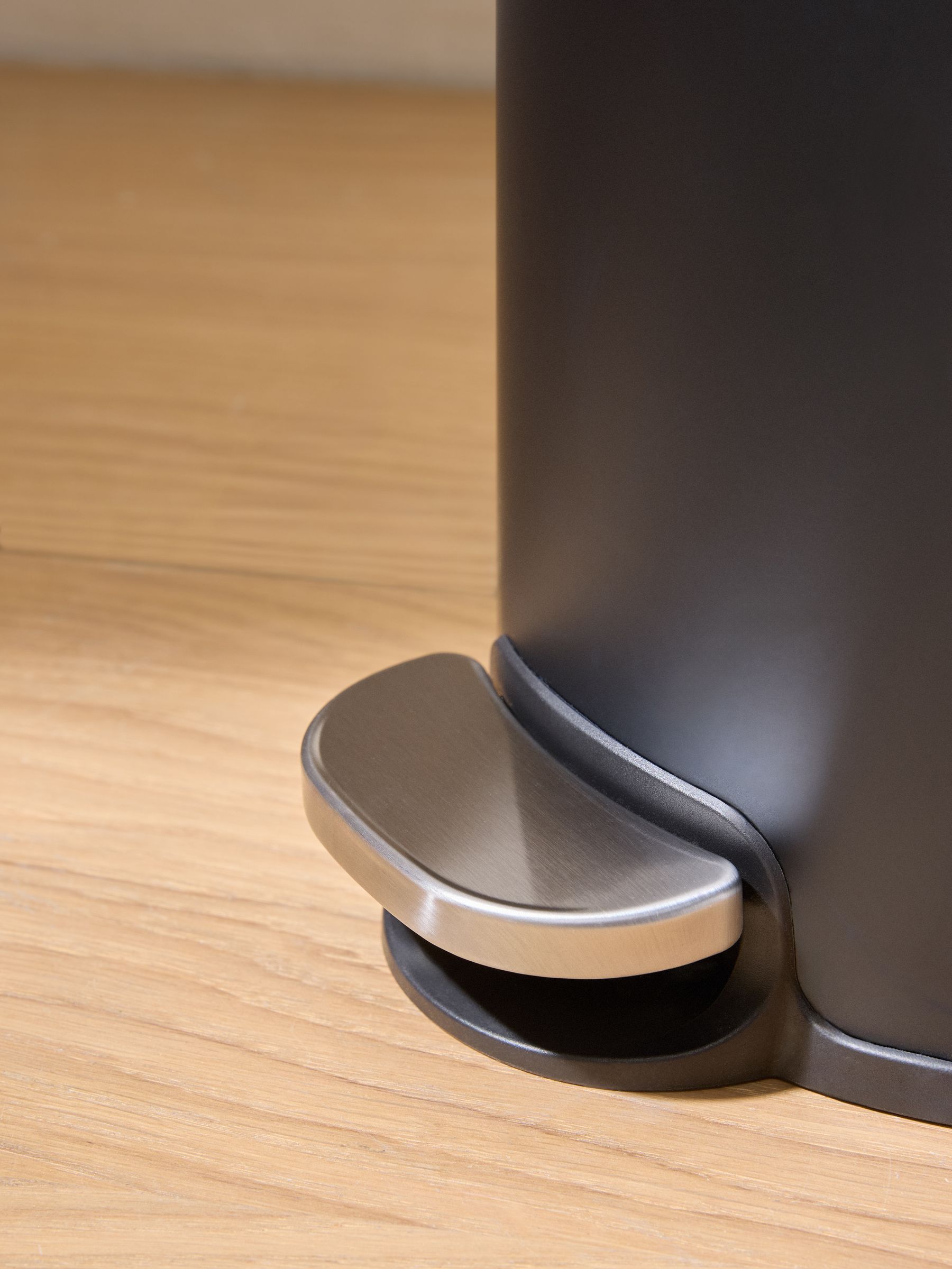 Joss 5 Litre Soft Close Pedal Bin in Black - Image 3 of 4