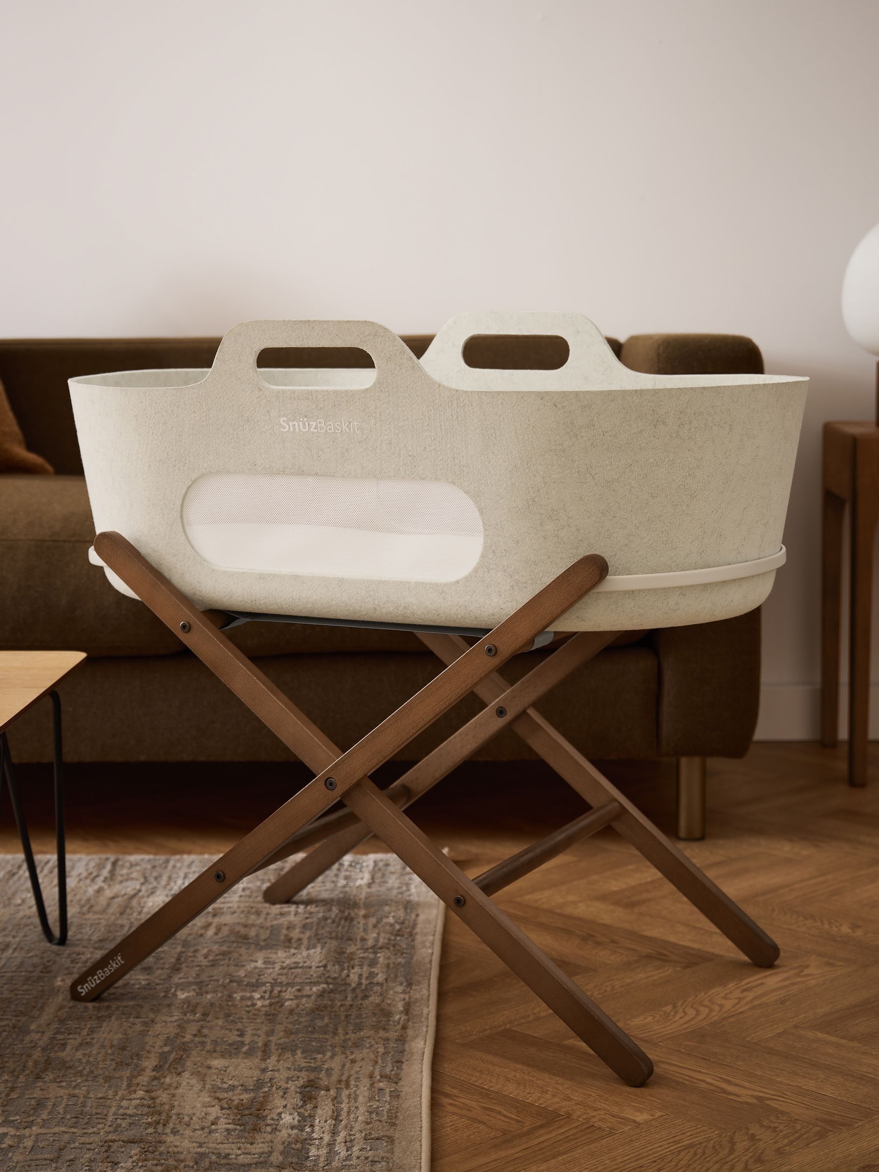 Snuz Barley or Walnut SnuzBaskit Moses Basket & Stand Set - Image 5 of 9