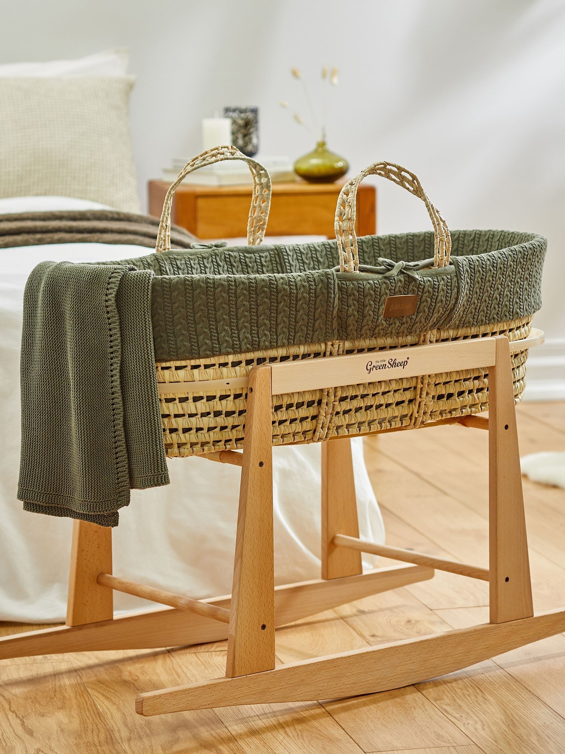 The Little Green Sheep Juniper Cable Knit Moses Basket & Mattress - Image 2 of 5