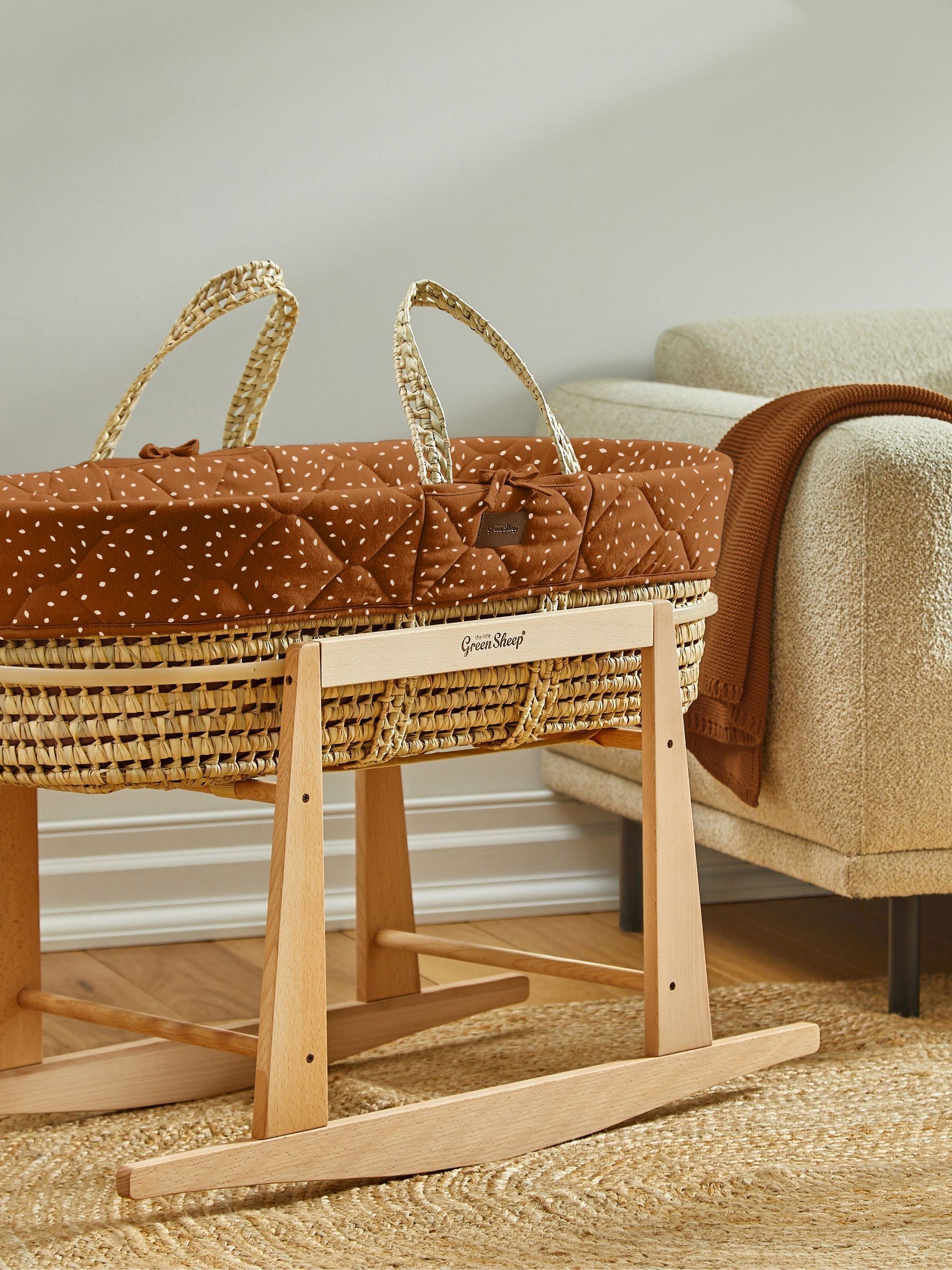 The Little Green Sheep Terracotta Rice Quilted Moses Basket & Mattress - Image 2 of 5